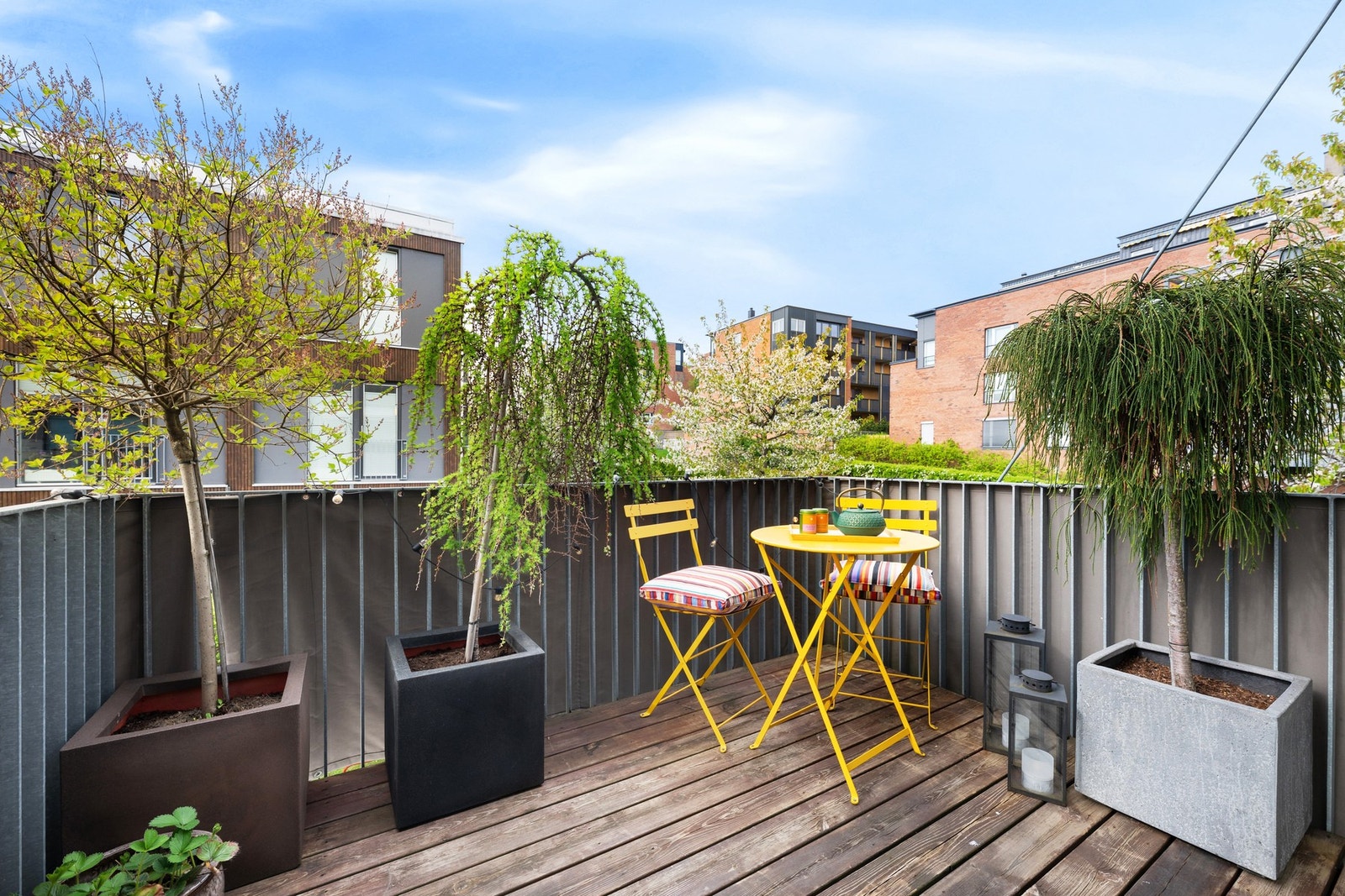 Balkongen har utvendig lys, stikkontakt og terrassevarmer. Her kan du nyte deilig sommer og sol både dag og kveld. Galleribilde