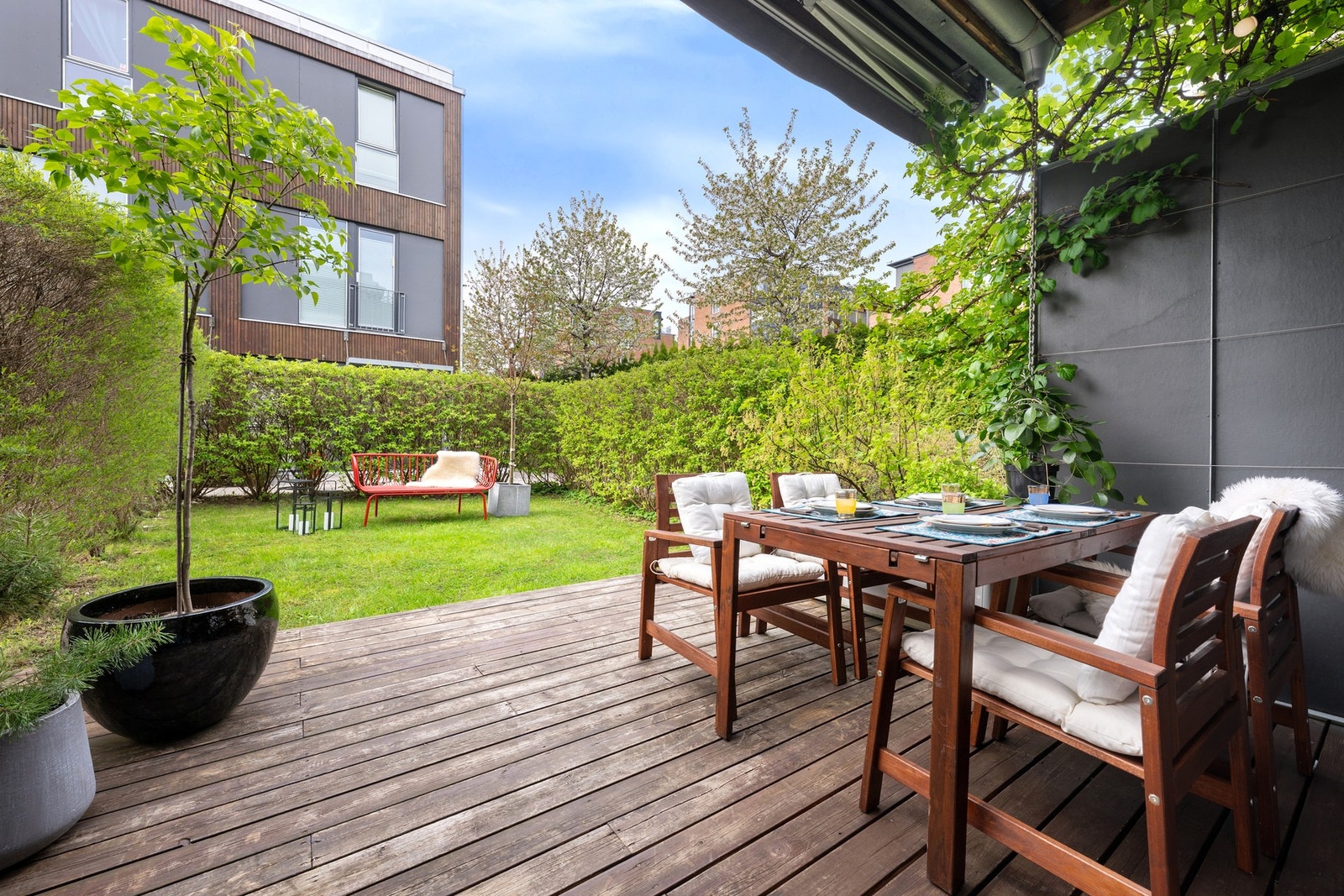 Her får du et innholdsrikt enderekkehus over 4 plan med gjennomtenkte løsninger og en formidabel beliggenhet på Hoff/Skøyen! Galleribilde