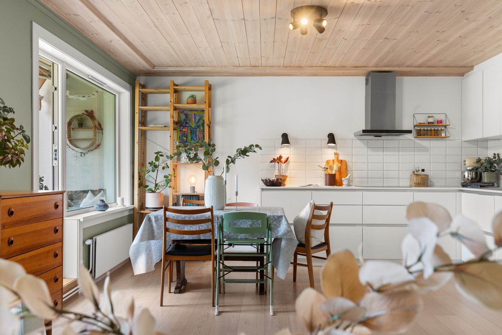 Delikat og stort Kvik kjøkken fra 2017. Galleribilde