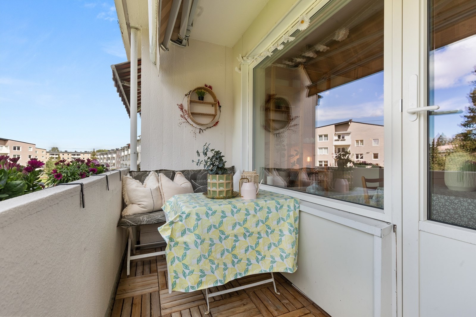 Lys og fin 3(4)-roms | Solrik balkong på 4kvm | Fyring og varmtvann inkl | Flott intern beliggenhet | Ingen dok.avgift Galleribilde