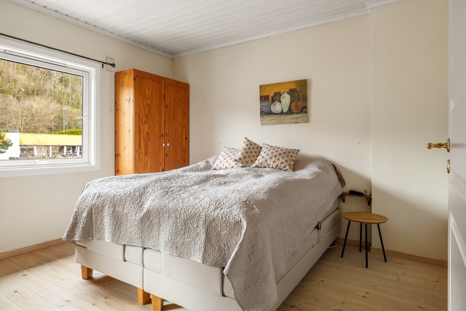 Hovedsoverommet har god størrelse og god garderobeplass. Galleribilde