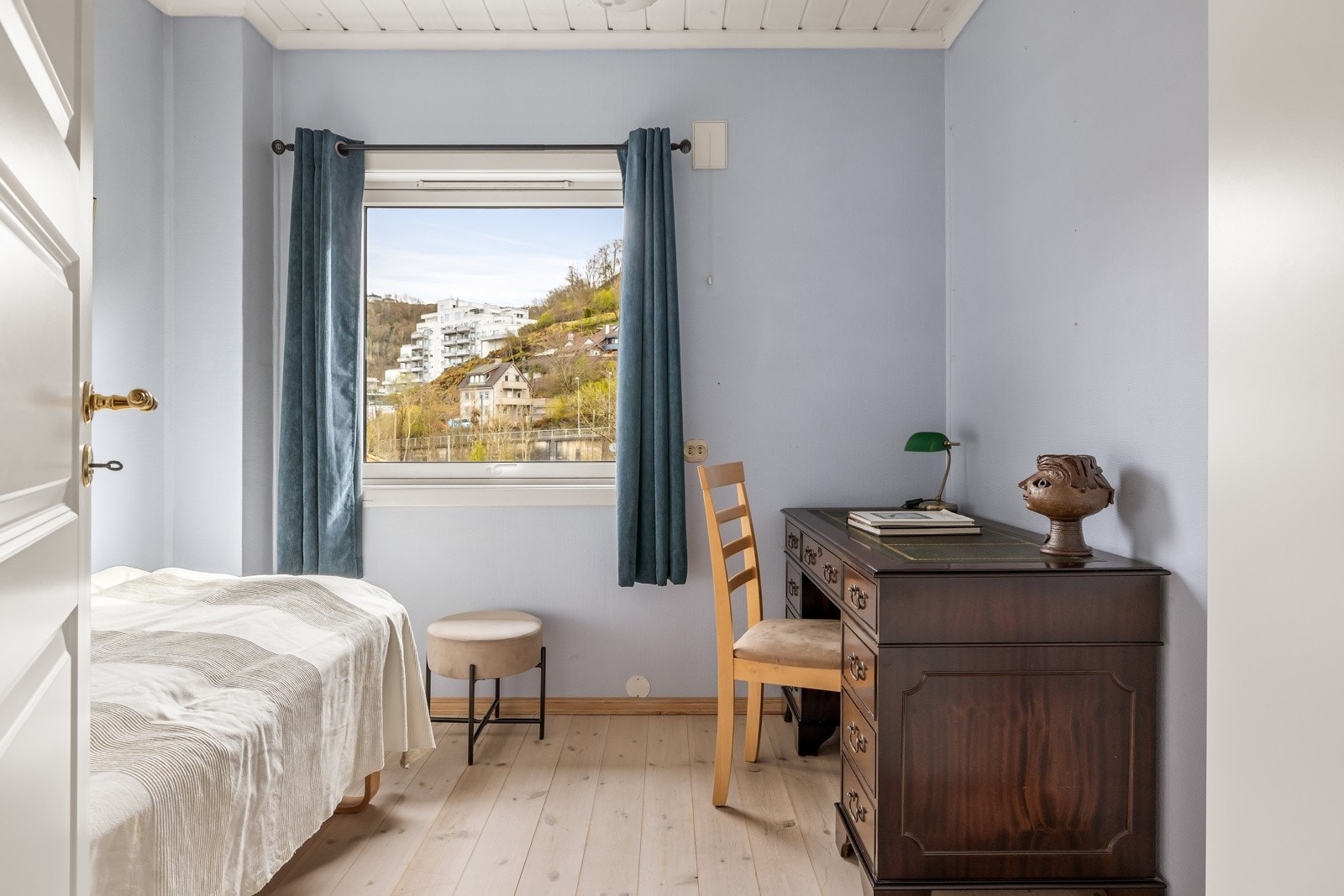 Soverom nummer to oppe i hovedetasjen. Galleribilde