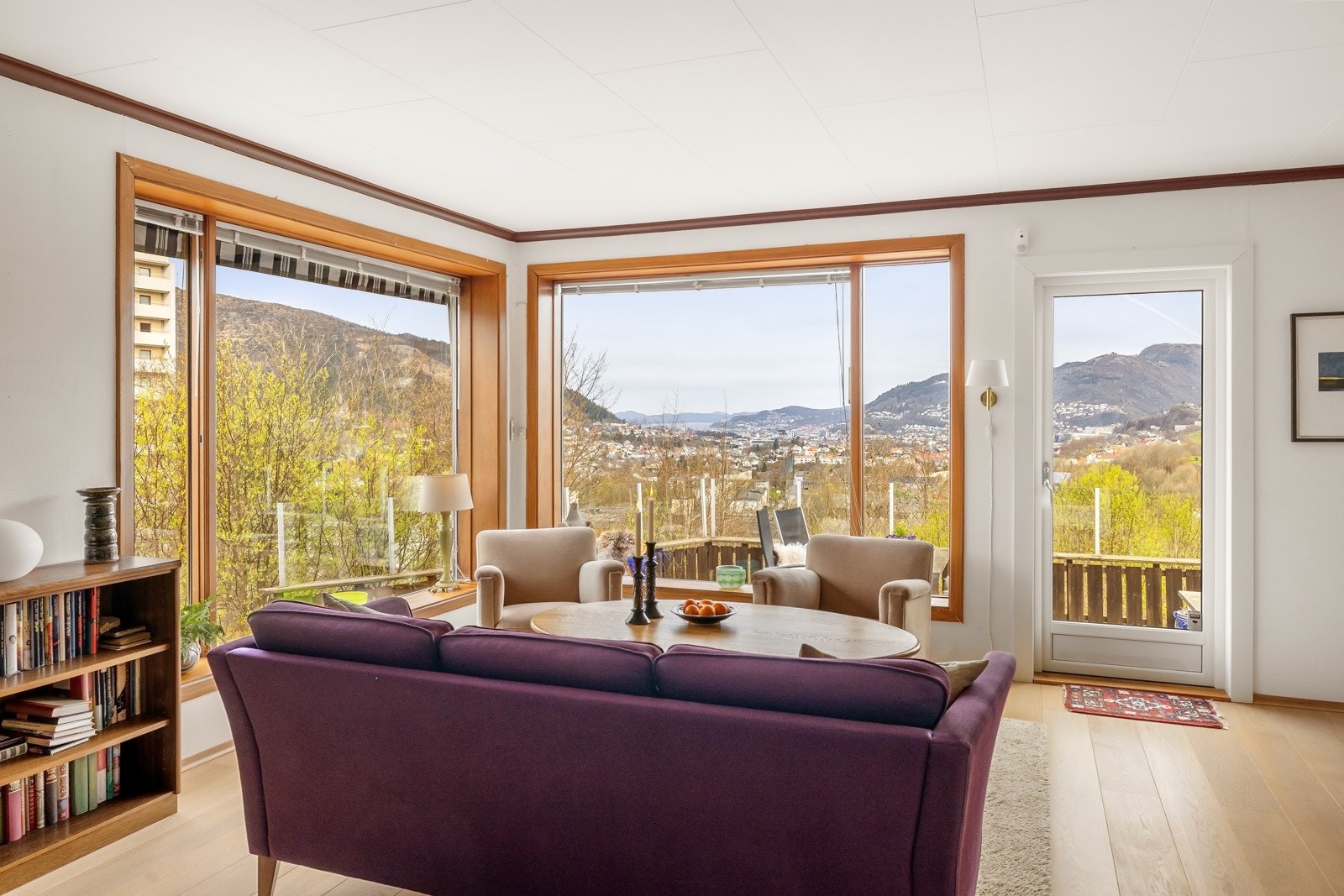 Se byen forandre farge gjennom årstidene fra sofakroken. En utsikt du aldri blir lei! Galleribilde