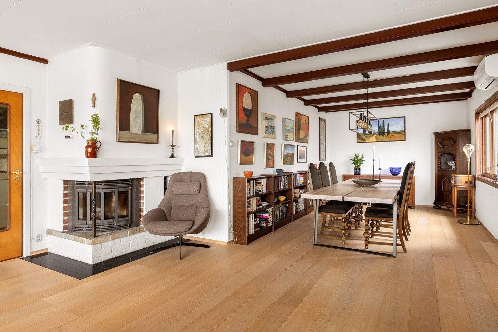 Murt peis med innsats fra ca år 2000 gor godt med varme og knitrende hygge på kalde vinterkvelder. Galleribilde