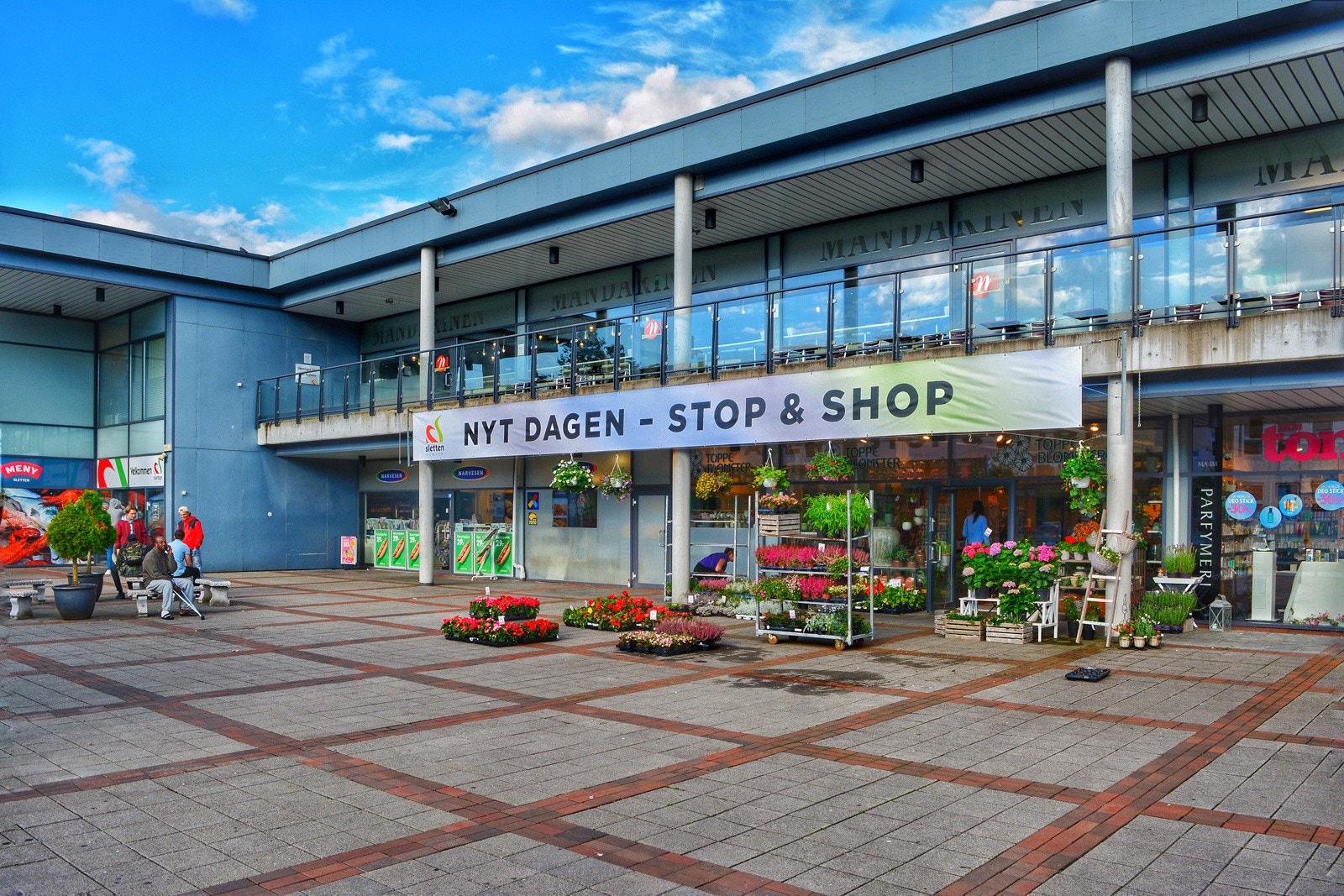 Sletten Senter - alt du trenger av servicetilbud og shopping. Galleribilde