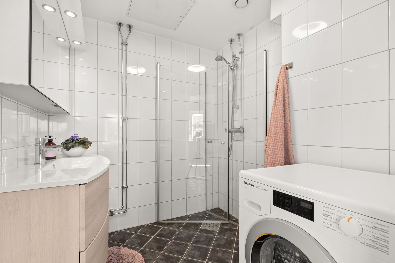 Pent flislagt bad utført i regi av brl. i 2010 Galleribilde