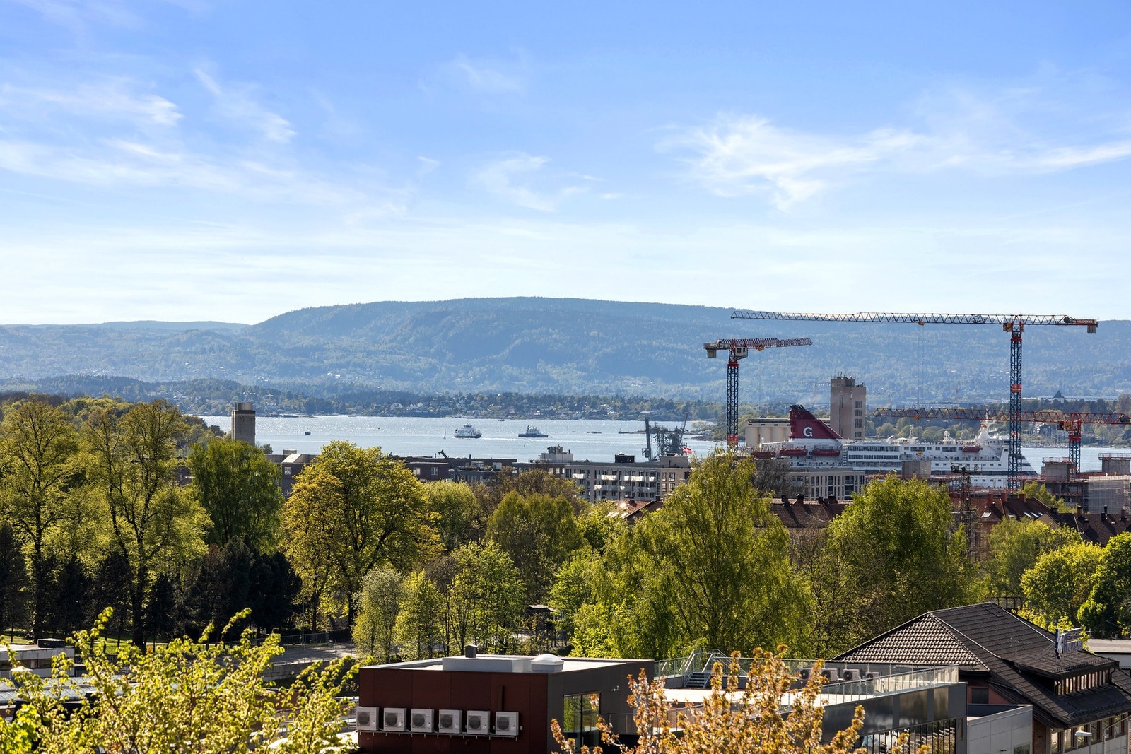 Sjøutsikt fra flere rom! Galleribilde