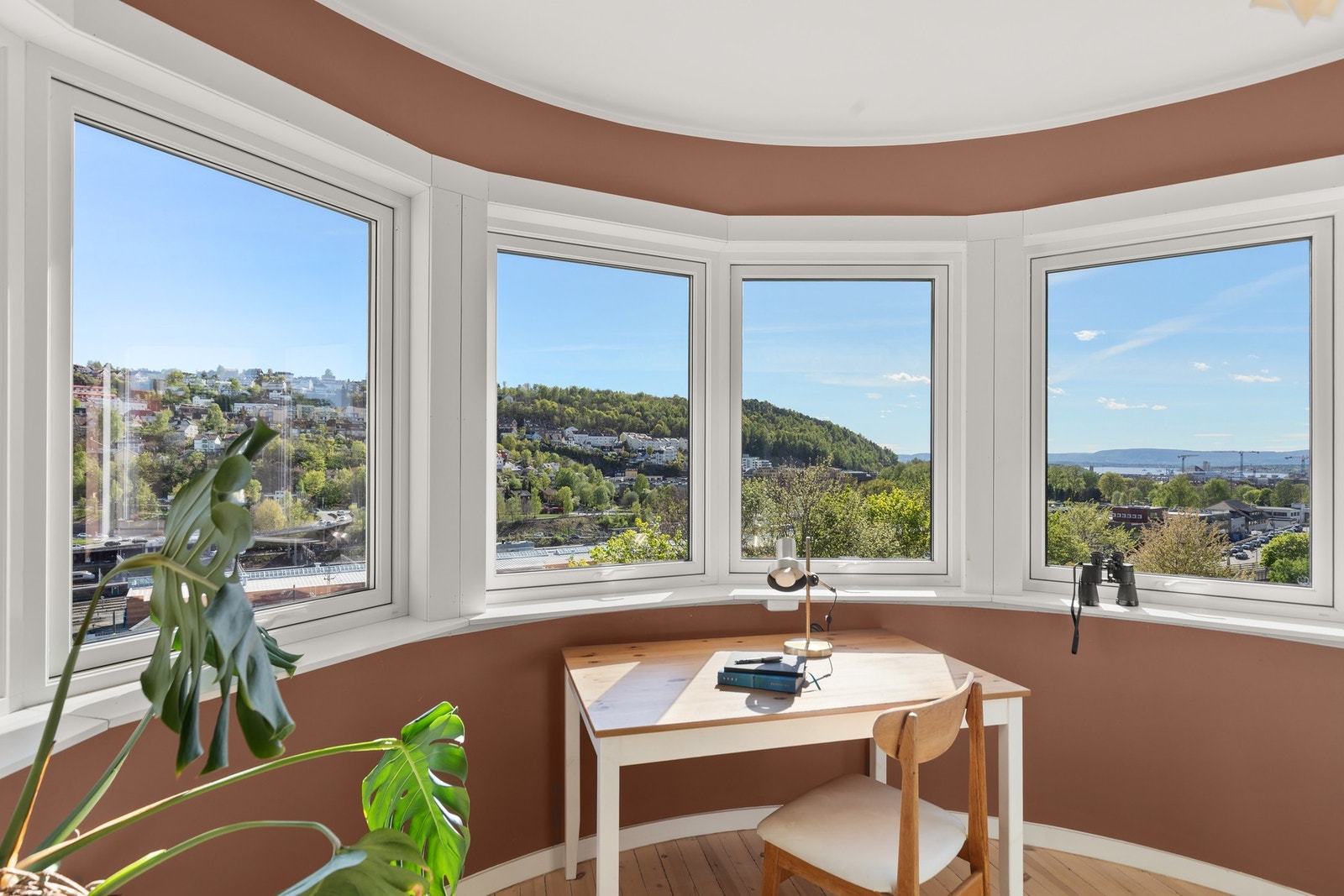 Bli inspirert av den vakre utsikten fra soverommet Galleribilde