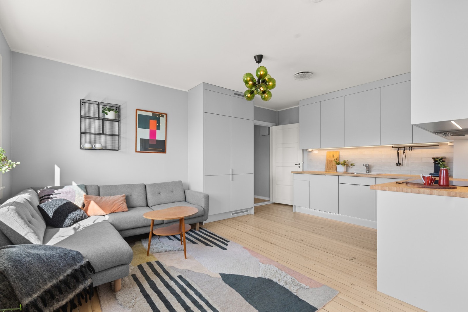 Kjøkkeninnredning fra KVIK med integrerte hvitevarer Galleribilde