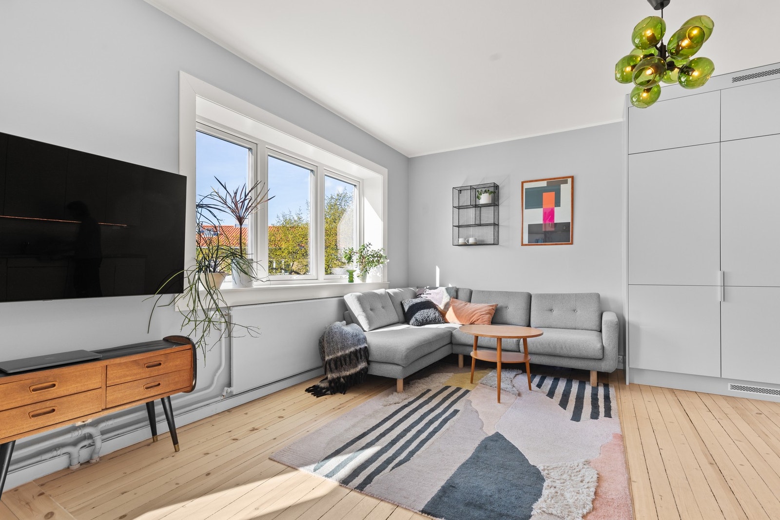 Med varmtvann og fyring holder boligen perfekt temperatur etter eget ønske Galleribilde