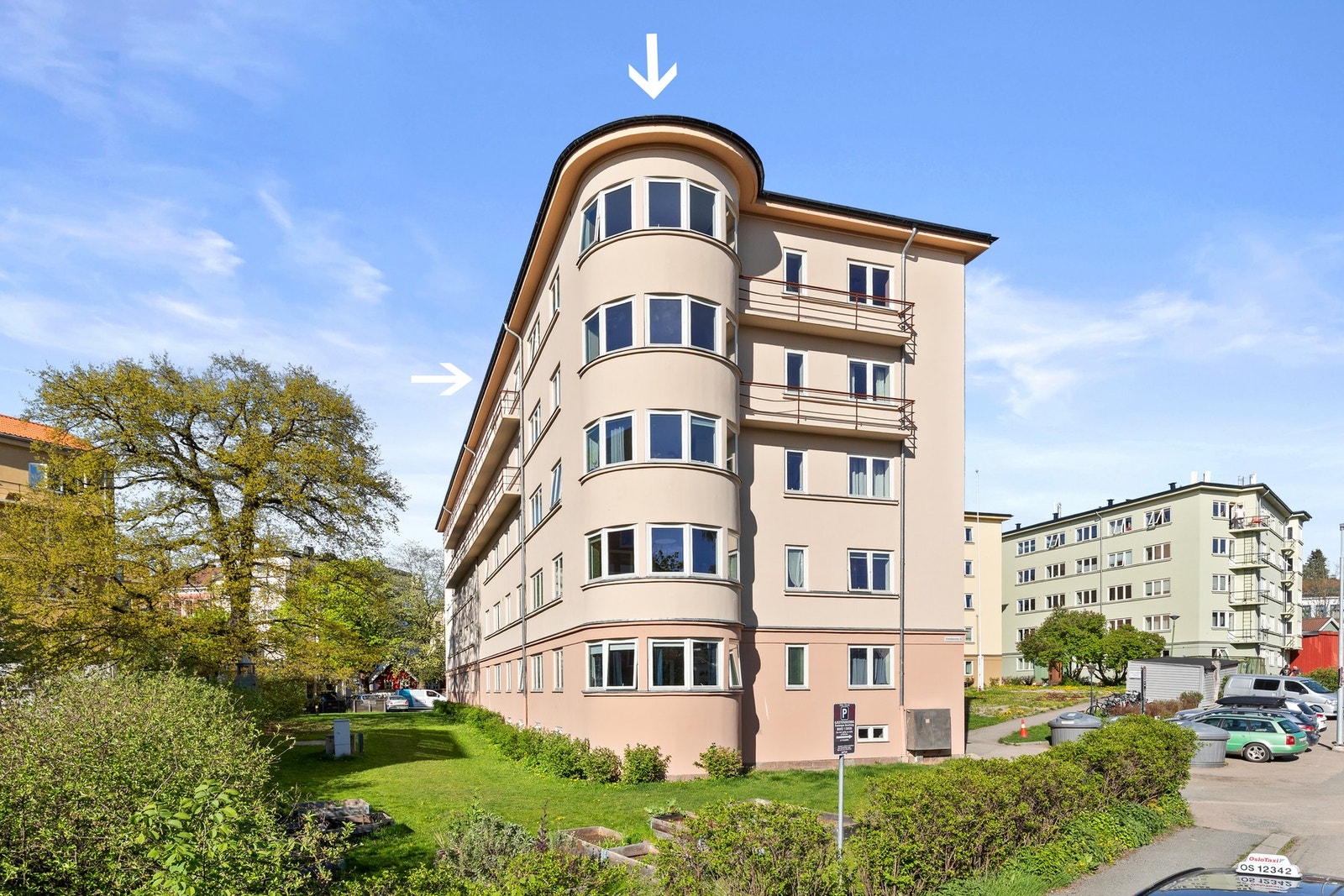 Leiligheten ligger i byggets femte etasje med nydelig utsikt over sjø og natur - Bør oppleves! Galleribilde