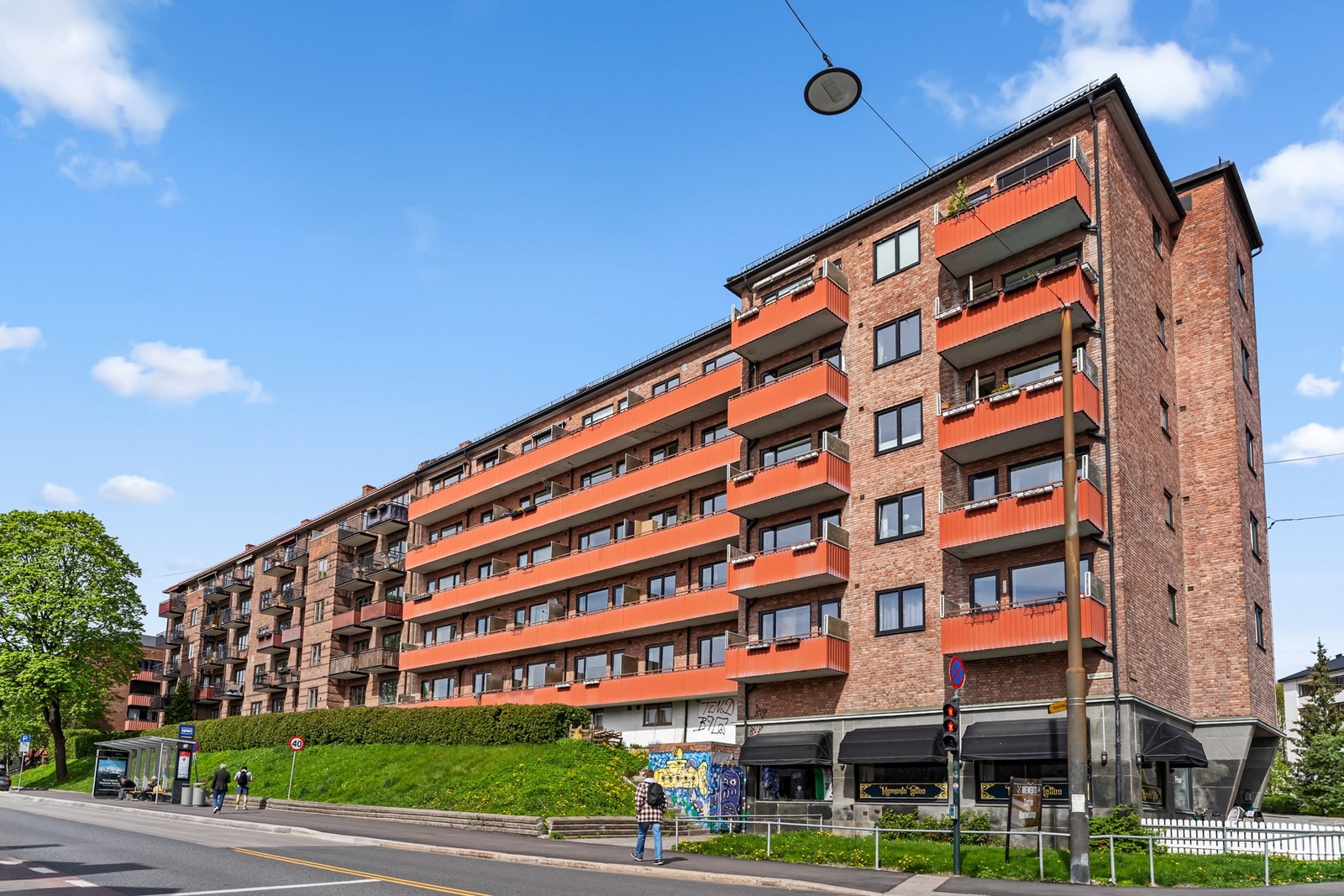 Fasade - Gode kollektivtilbud i umiddelbar nærhet. Galleribilde