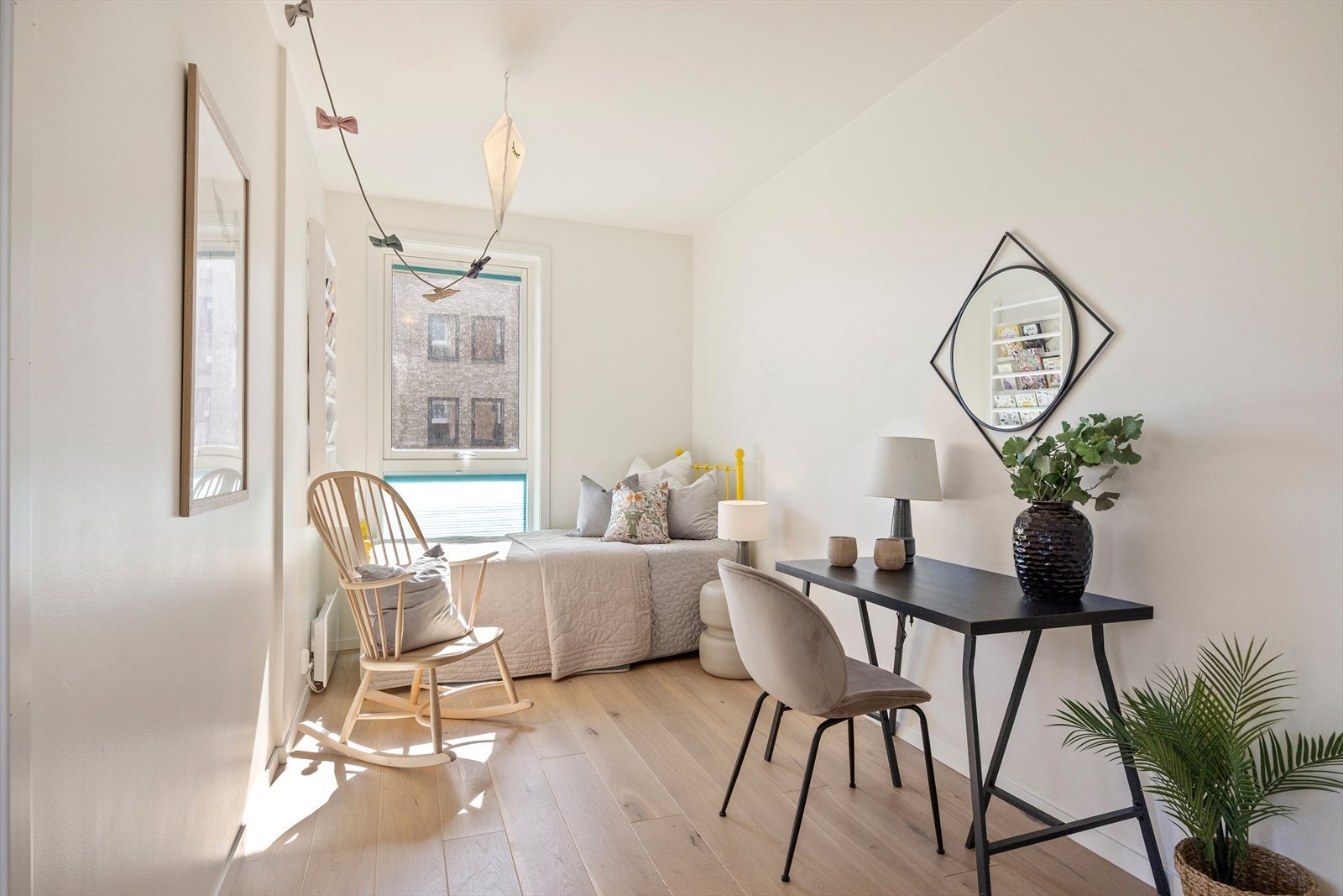 Det er et allsidig rom som passer perfekt som barnerom, gjesterom eller hjemmekontor, tilpasset dine behov. Galleribilde