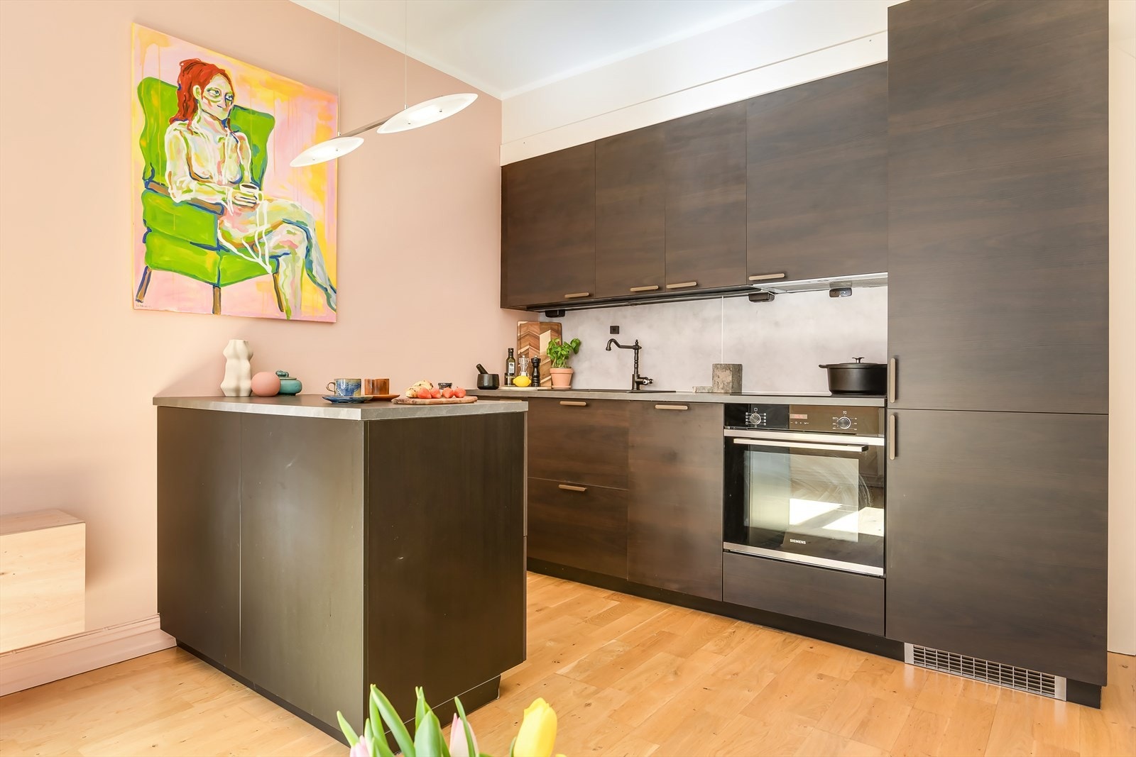 En lys og gjennomgående 2-roms med en arealeffektiv planløsning Galleribilde