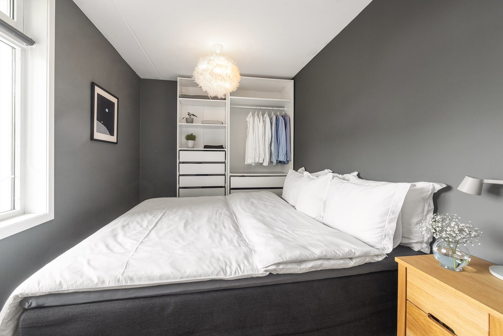 Lunt og innbydende soverom av god størrelse. Galleribilde