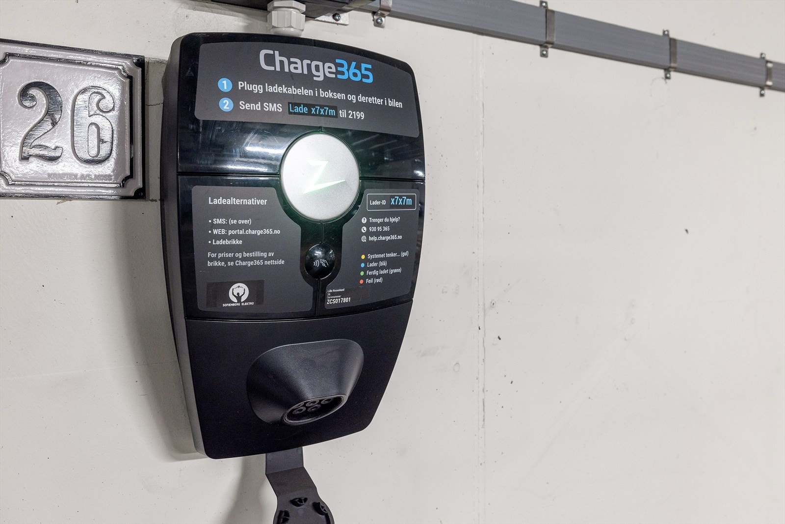 Det er etablert ladere i garasjen. Galleribilde