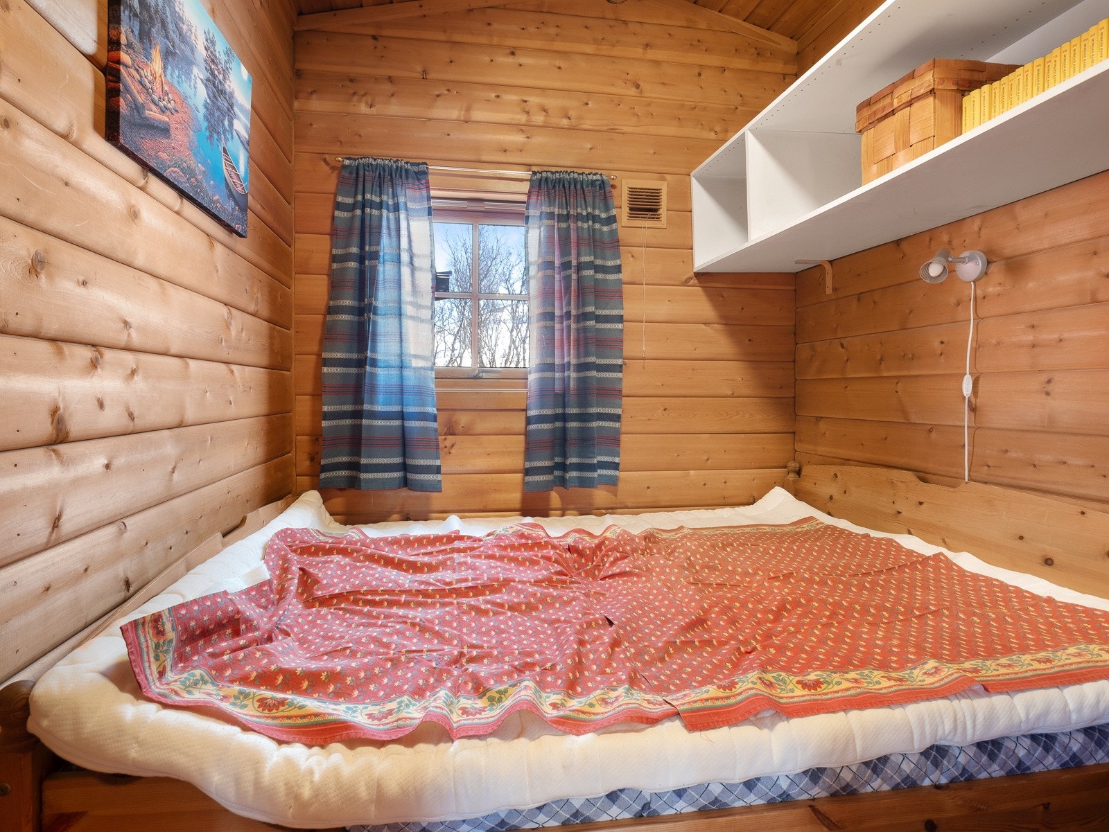 Hovedsoverommet har plass til dobbeltseng Galleribilde