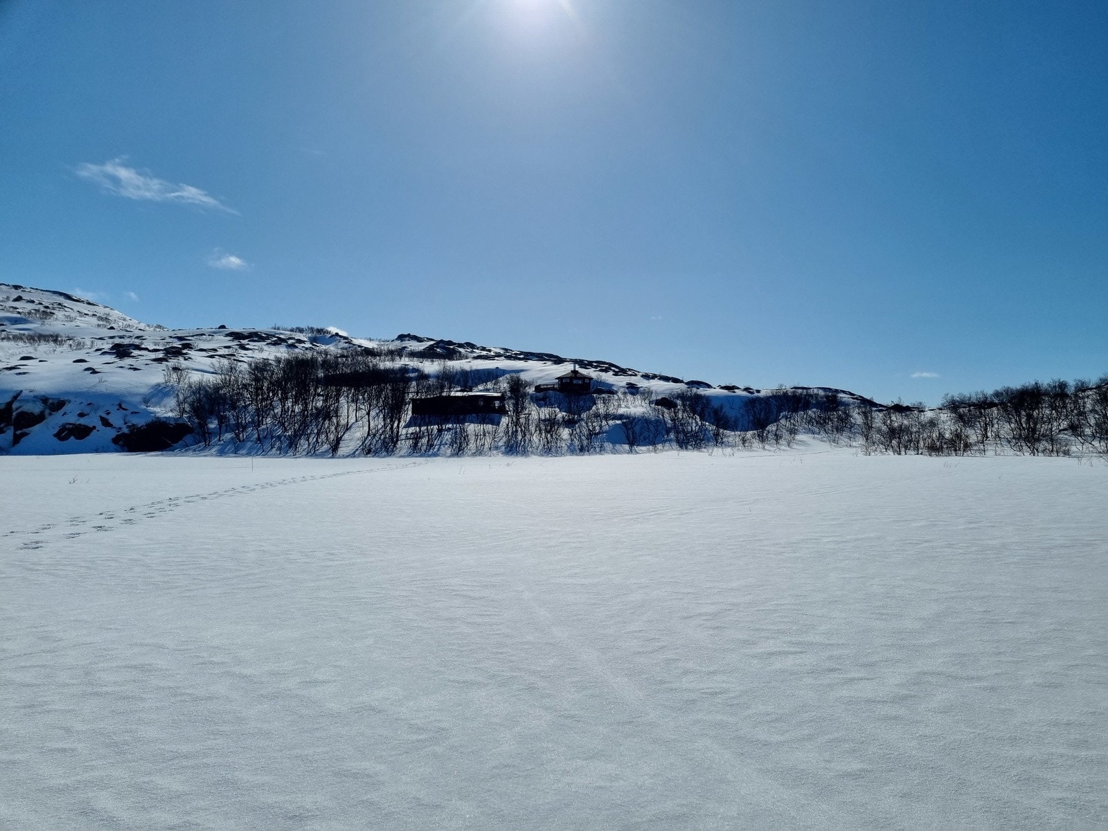 Hytta sett fra skiløypa mot Øretoppen Galleribilde