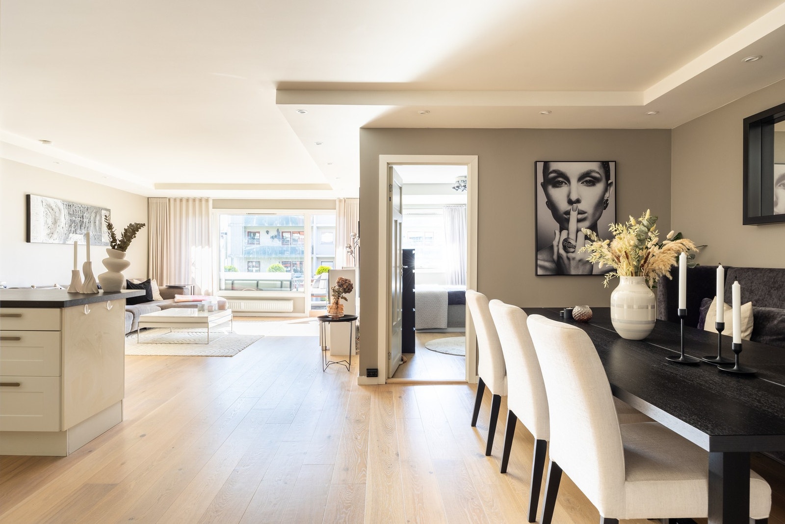 Skøyen Terrasse 27 presenteres av EIE eiendomsmegling ved Alexander Birkeland og Jeanette Risberget. Galleribilde