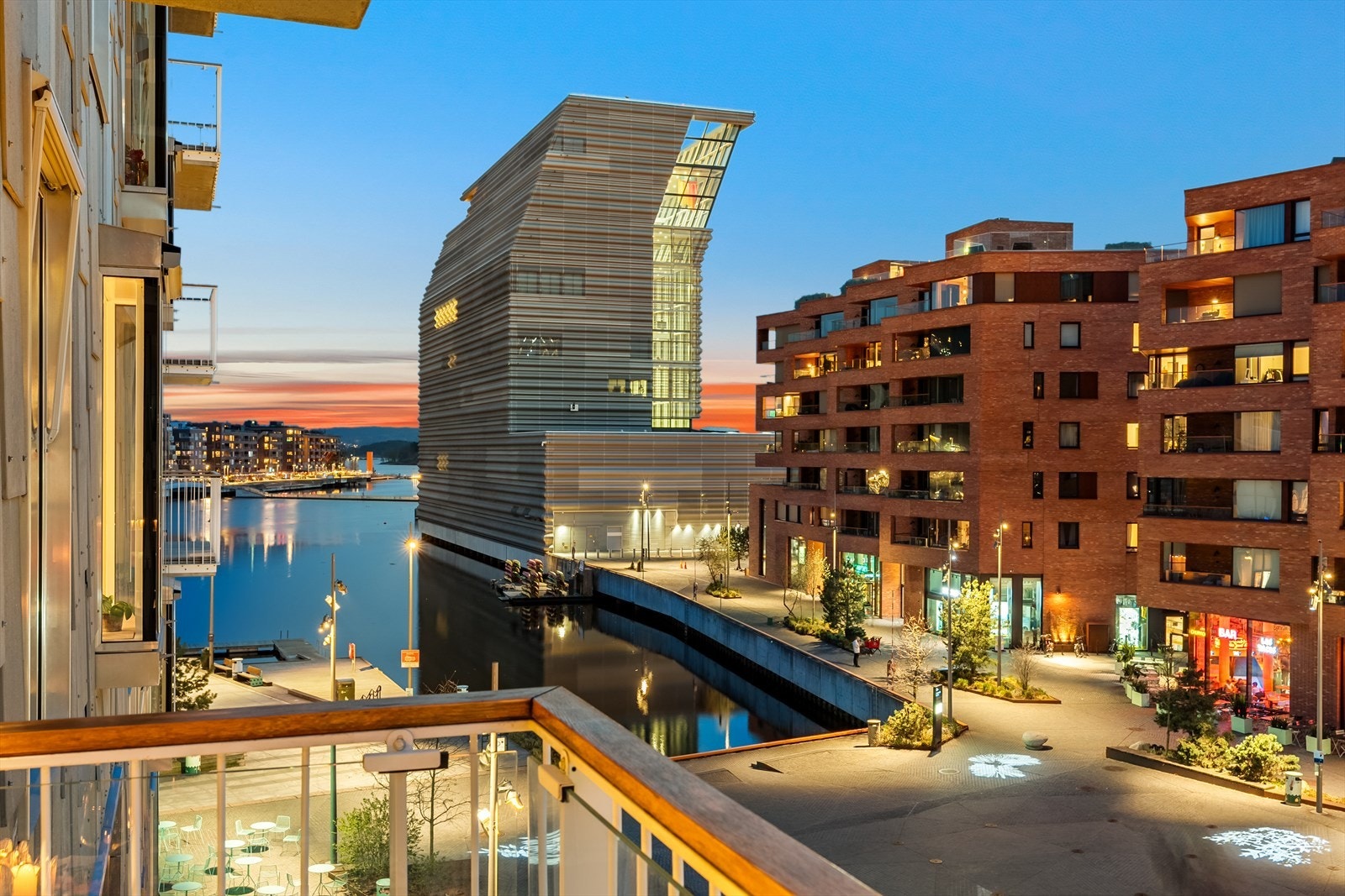 Flott utsikt mot fjorden, Munchmuseet, Barcode m.m. Galleribilde