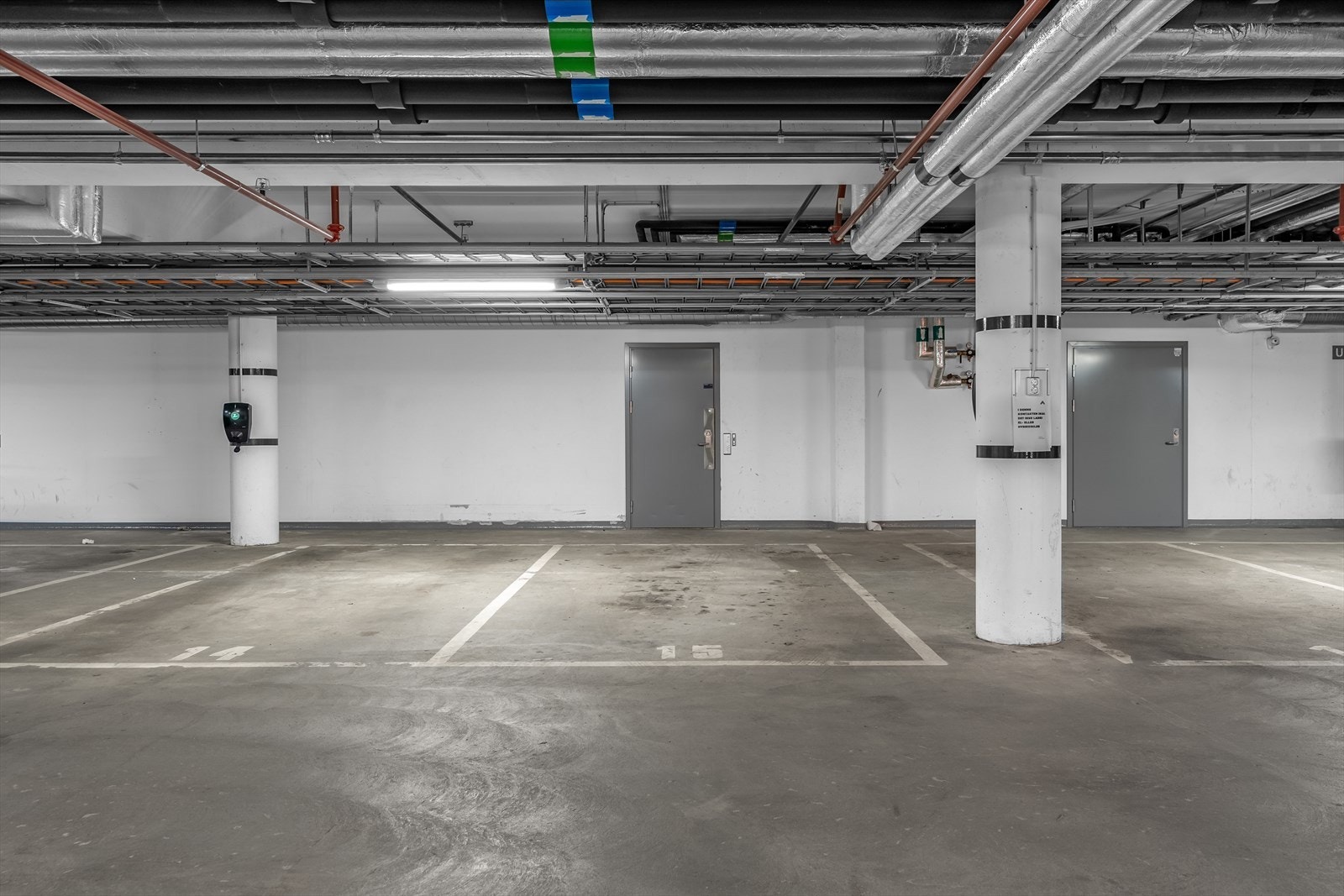 Mulighet for kjøp av selgers garasjeplass i lukket anlegg under Vannkunsten Galleribilde