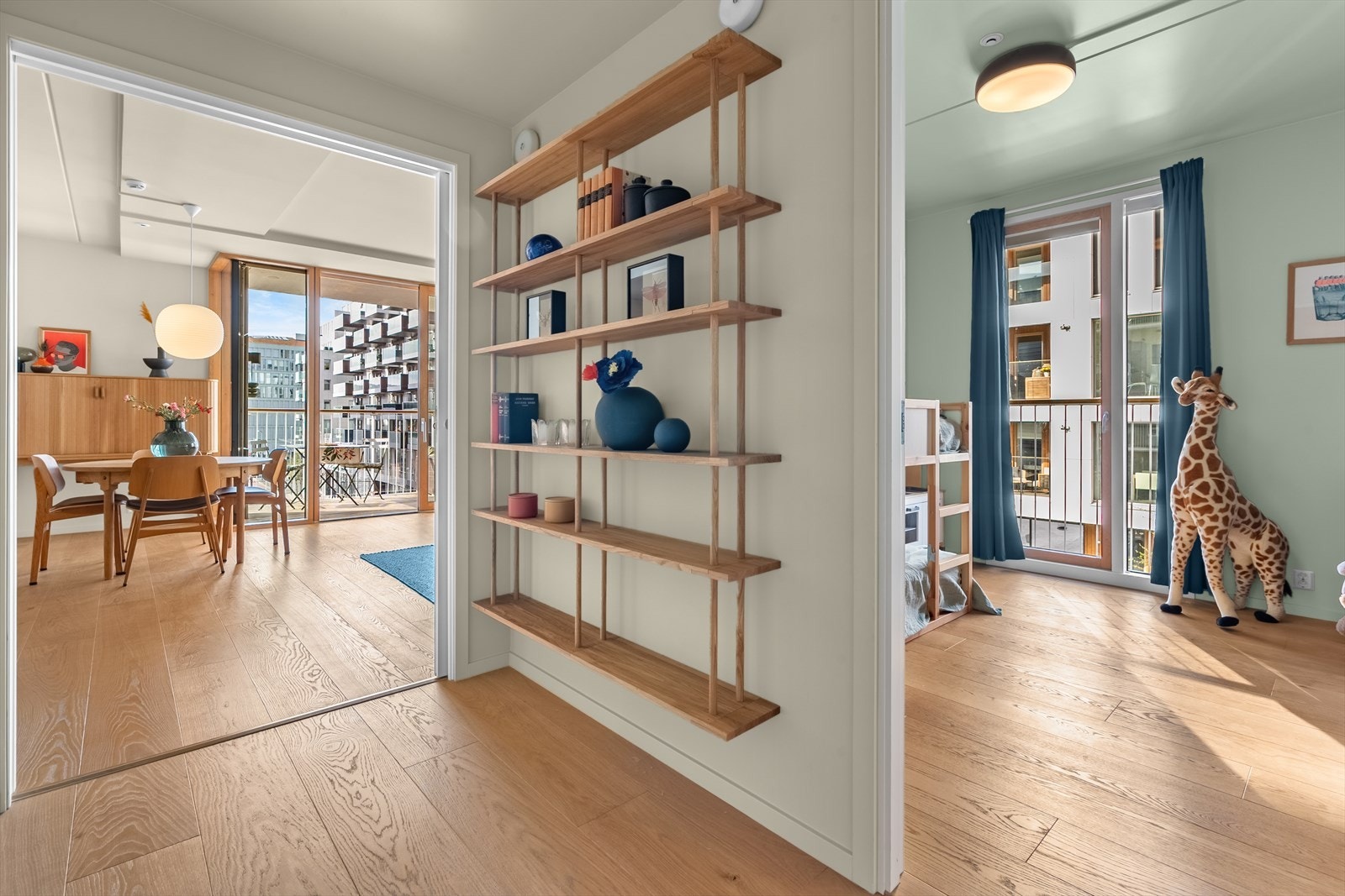 Mellomgang fra stue mot soverom Galleribilde