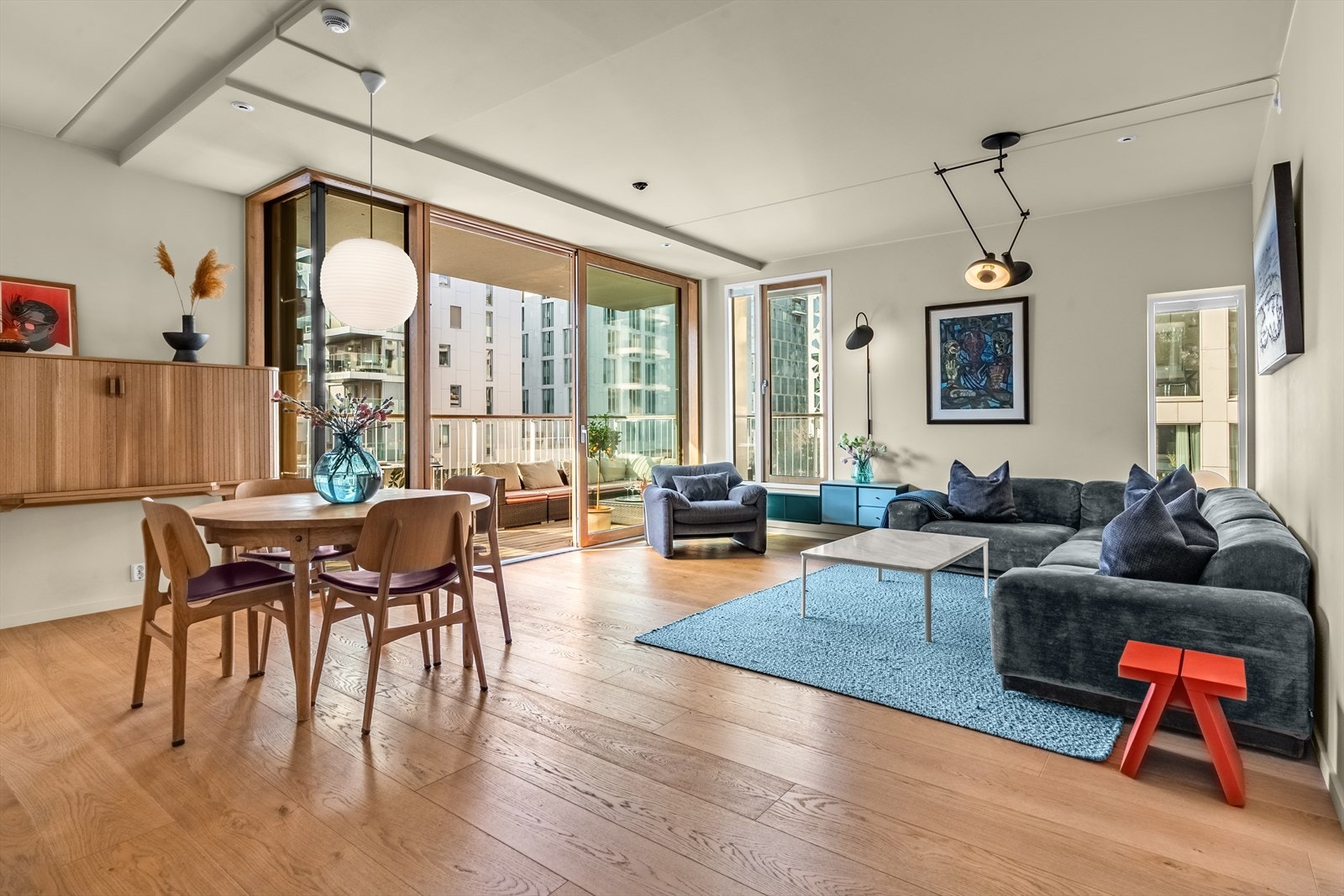 Brede enstavs eikeparkettgulv og fine overflater Galleribilde