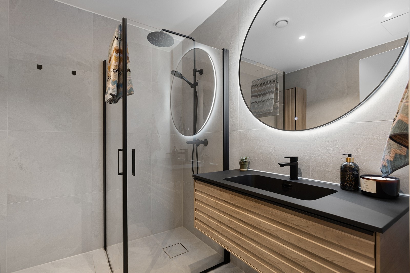 I 2024 ble badet oppgradert med flis på flis, samt ny innredning og garnityr. Det foreligger dokumentasjon på arbeidende. Galleribilde