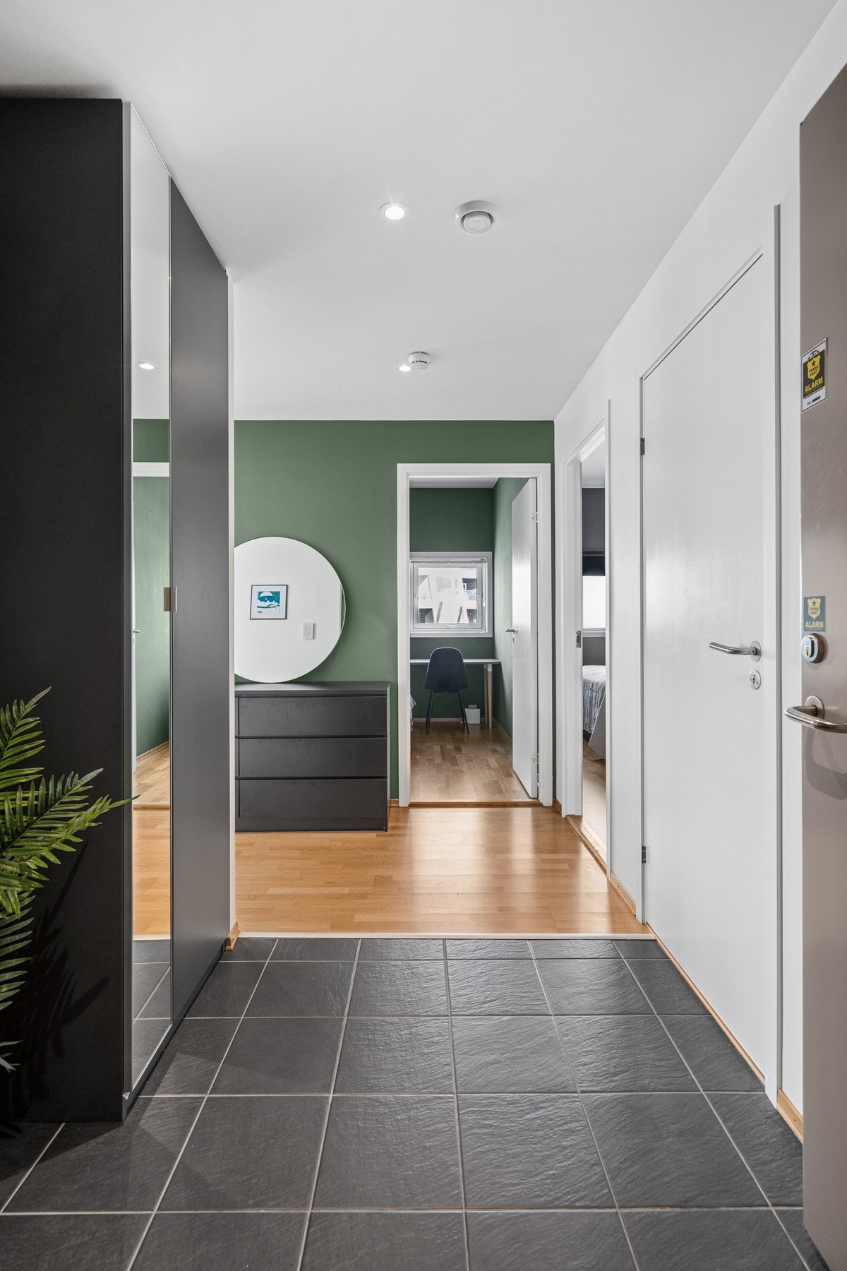 Entré med garderobe Galleribilde