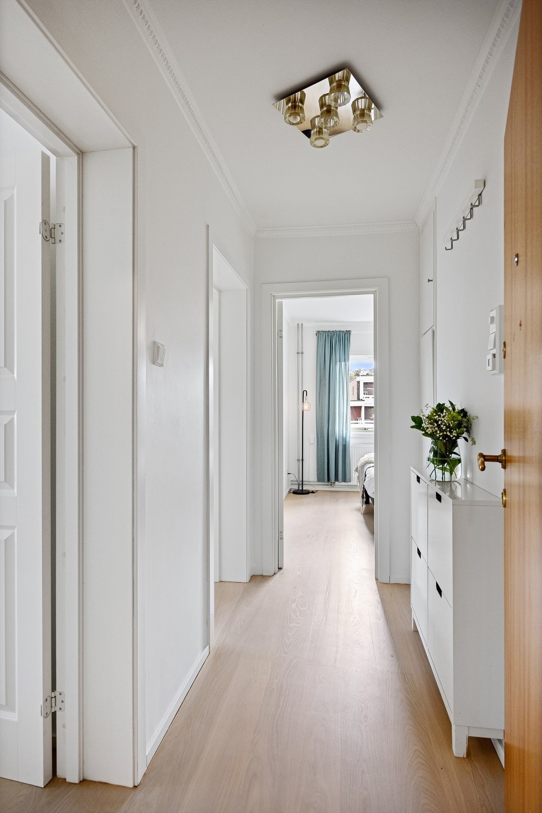 Fra gangen er det adkomst til boligens to soverom. Galleribilde