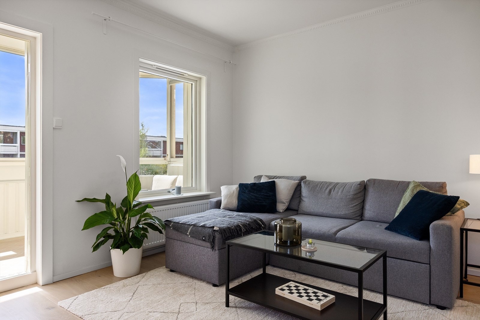 Leiligheten har vinduer fra 2016, som gir godt lysinnslipp og bidrar til effektiv isolasjon. Galleribilde