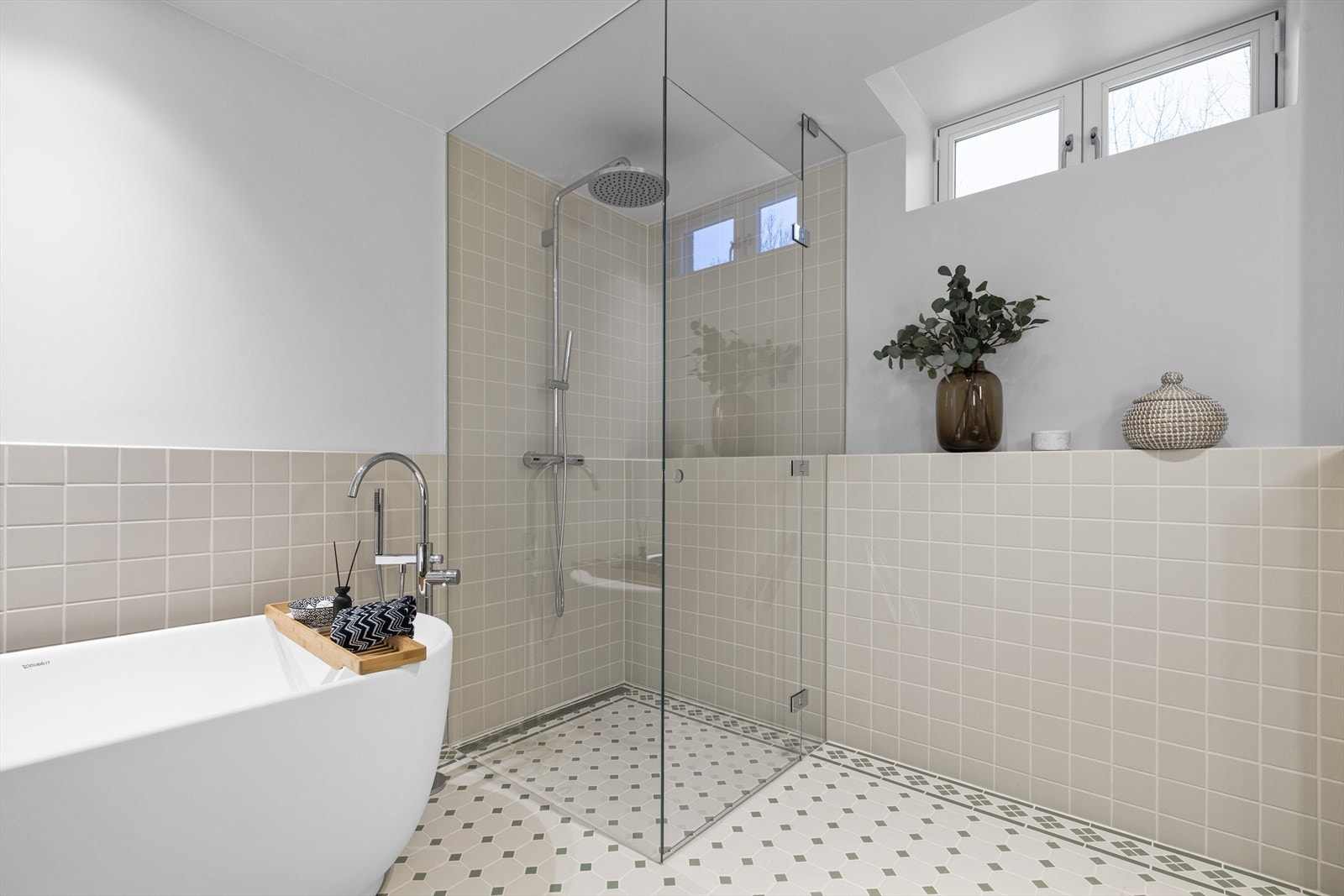 Baderomsflisene kommer fra portugisiske Topcer, kjent for sine kvalitetsfliser i porselen Galleribilde