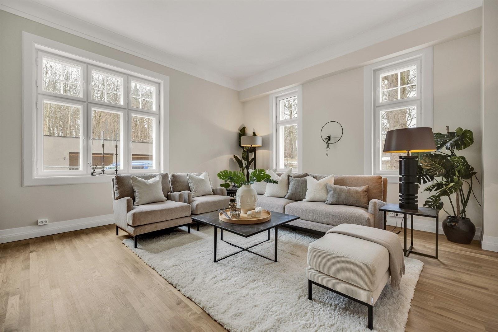 Dette er en nydelig liebhaber-leilighet, med store mengder sjarm, karakter og høye kvaliteter. Interiøret er utformet av de anerkjente interiørarkitektene Paulsen og Nilsen Galleribilde