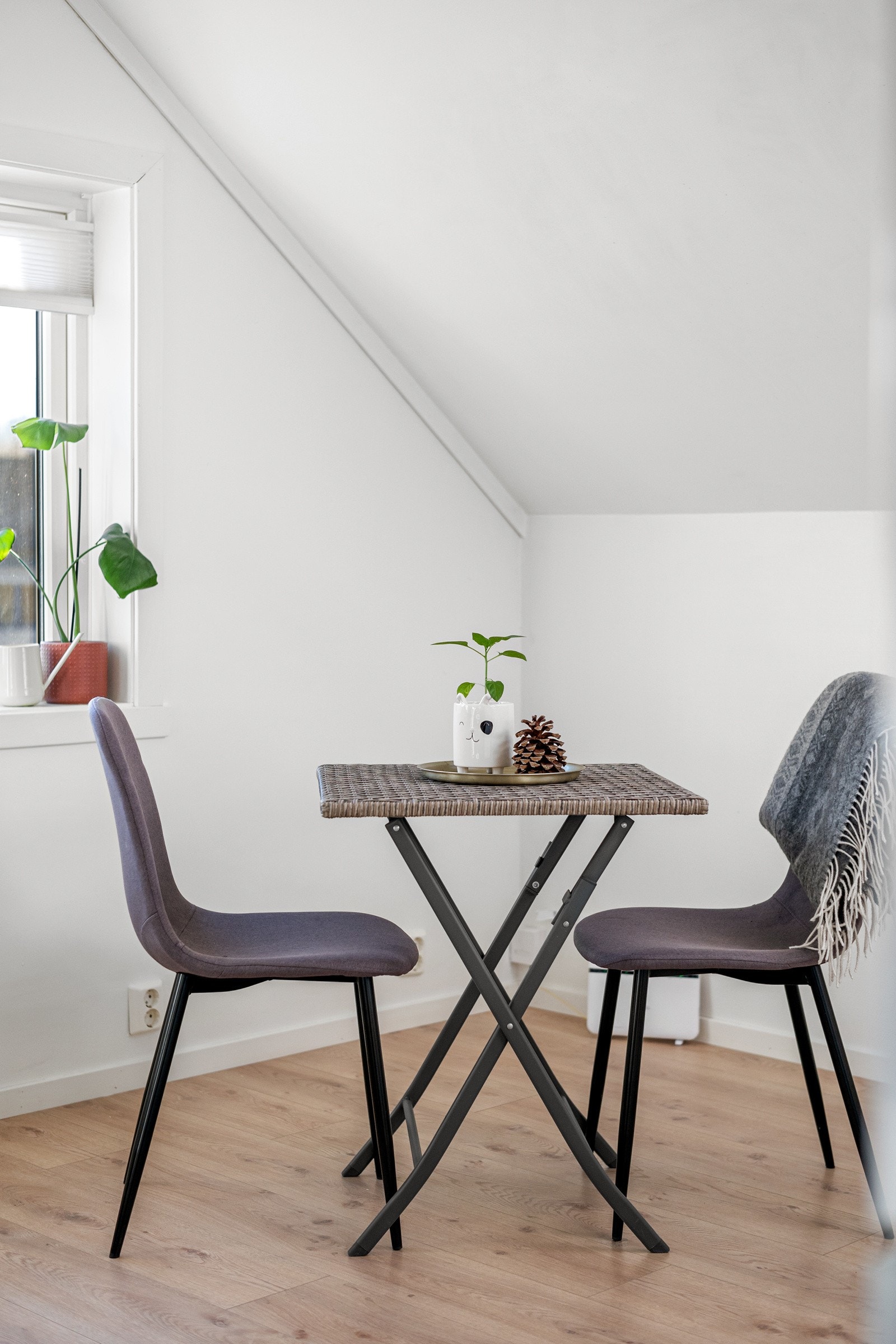 Kjøkkenet har plass til spisebord. Galleribilde