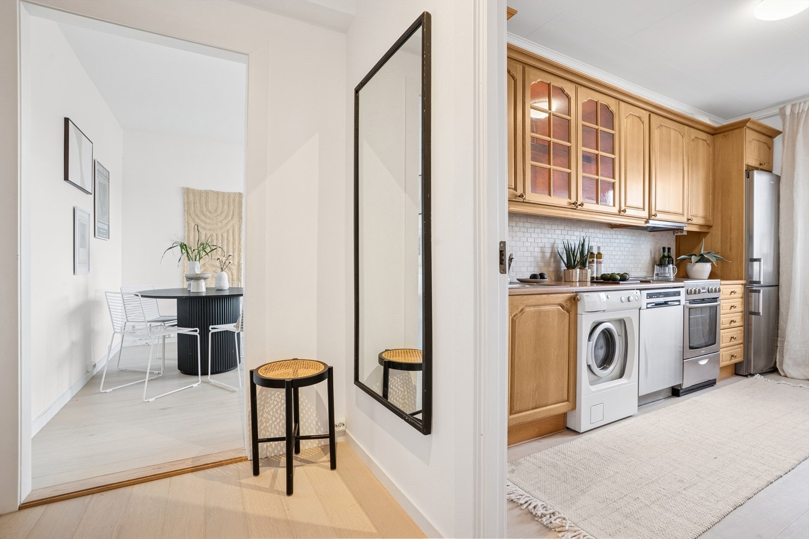 Leiligheten har eget separat kjøkken med inngang fra entreen Galleribilde