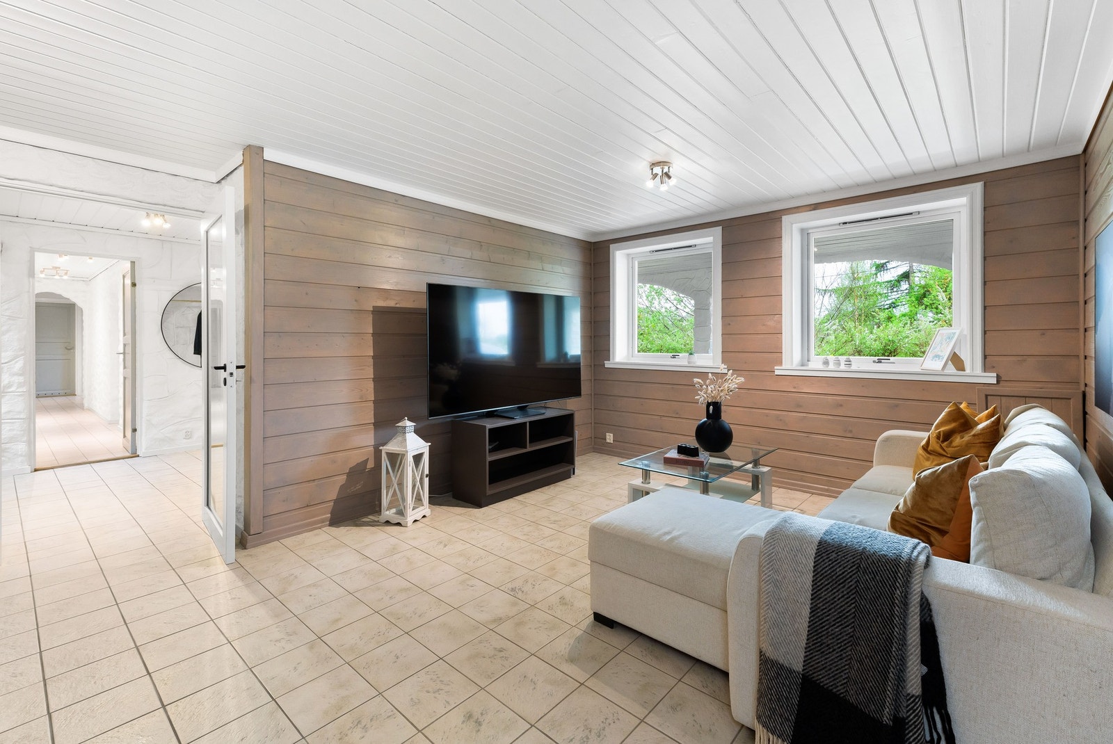 Praktisk kjellerstue på 24,4 m², som passer fint som en ekstra TV-stue og lekestue. Galleribilde