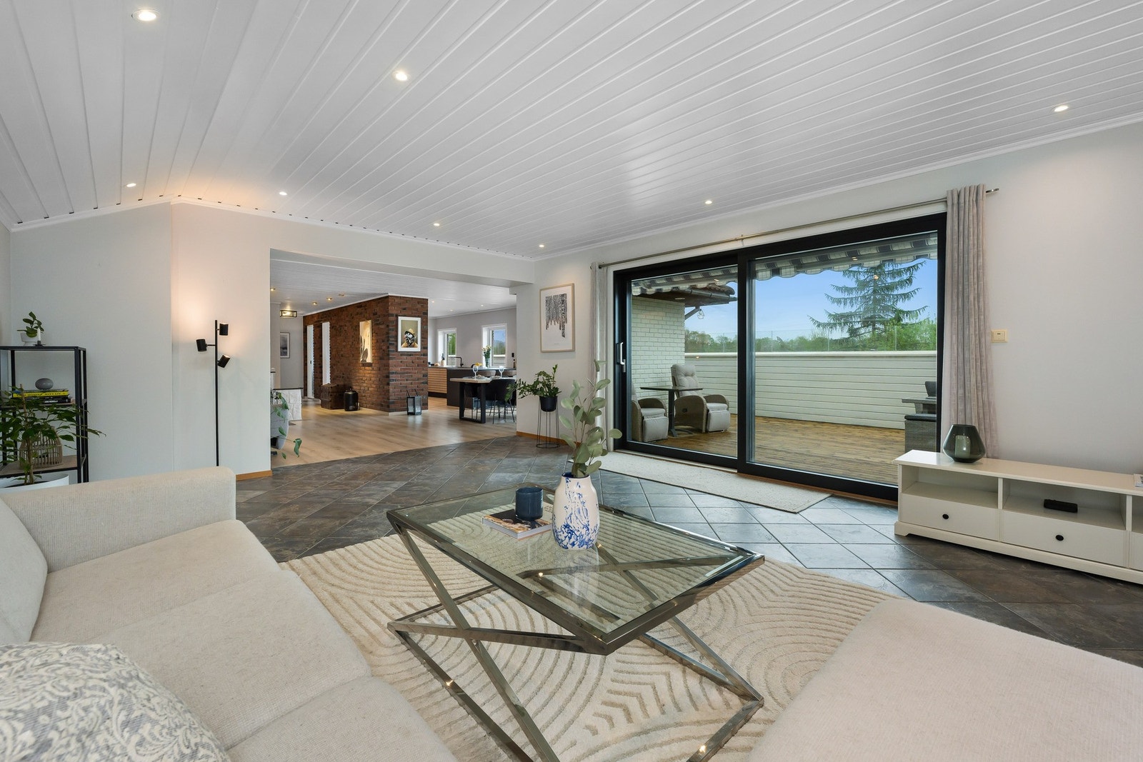 Ny skyvedør til terrassen ble montert i 2023. Galleribilde