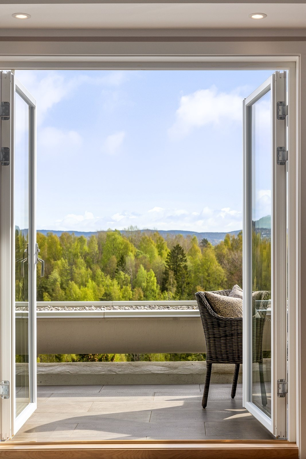 Leiligheten har optimale solforhold med både østvendt og vestvendt terrasse Galleribilde