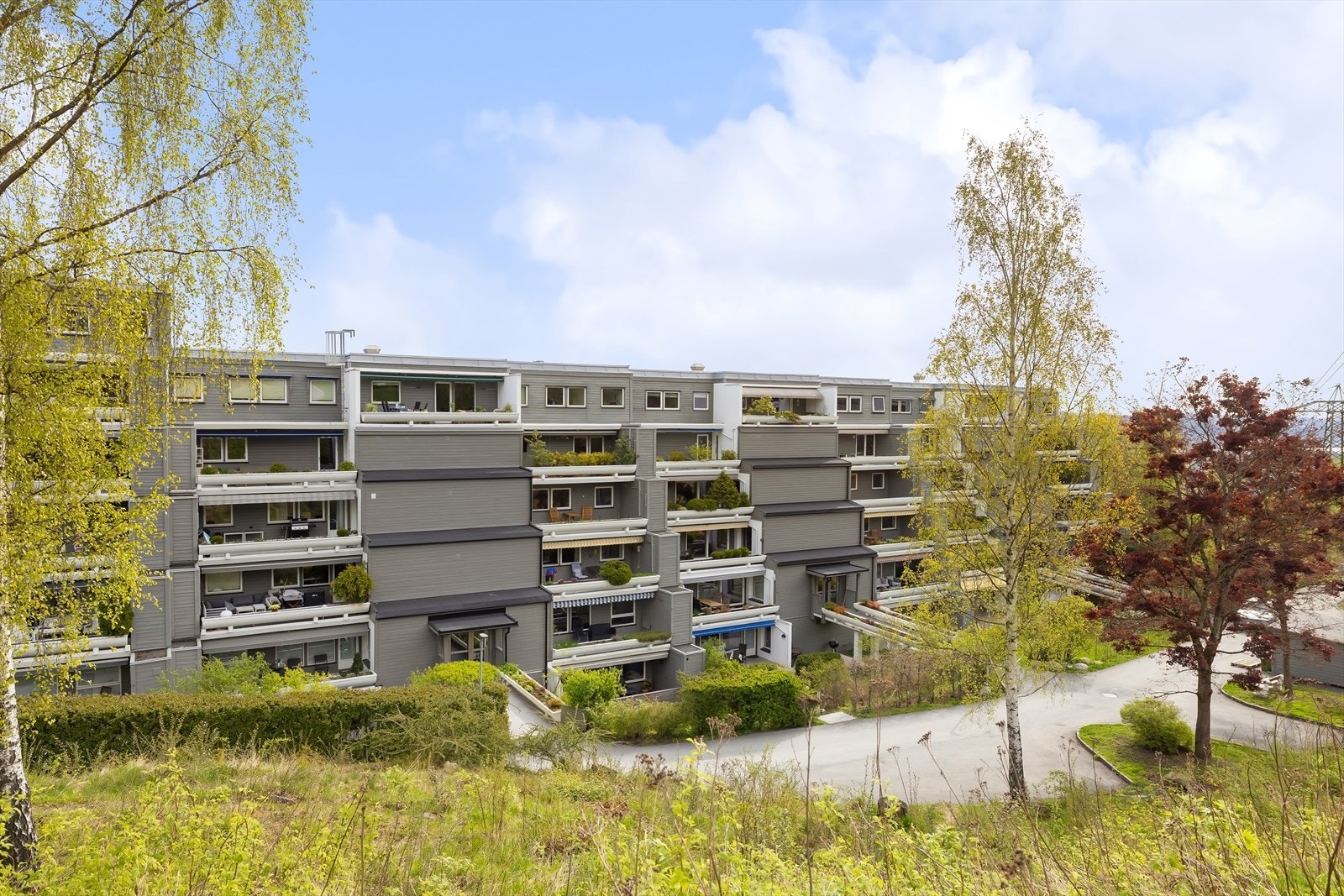 Leiligheten har en attraktiv beliggenhet i et sentralt og populært boligområde på Ullerntoppen. Galleribilde