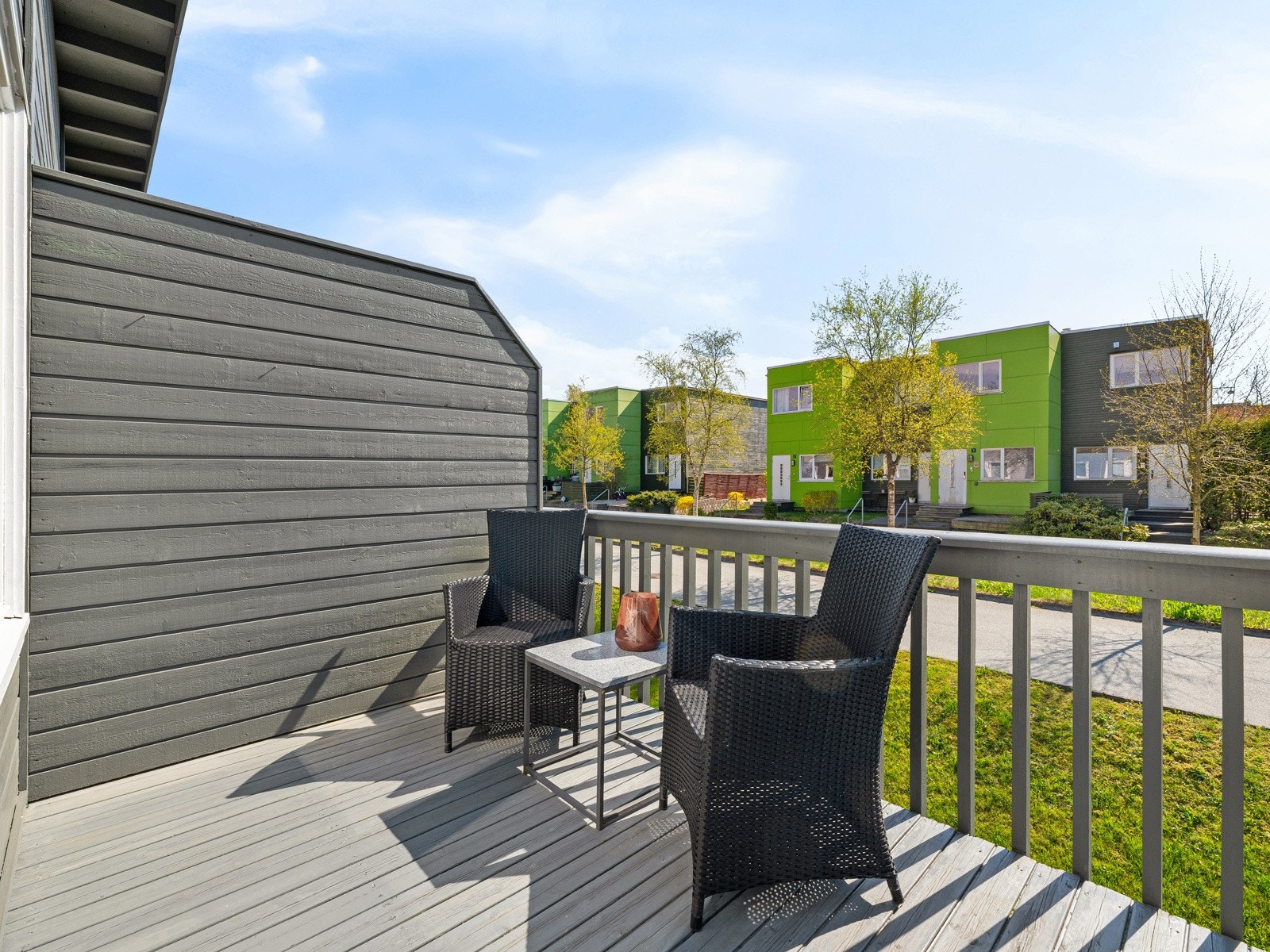 Her er det god plass til både utemøbler og grill Galleribilde