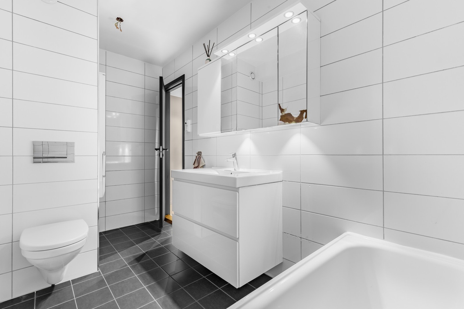 Andelseierne skal kunne sette sitt personlige preg på badet sitt ved og velge den romløsningen som passer best og man kan velge mellom fem forskjellige gulv- og veggfliser. Galleribilde
