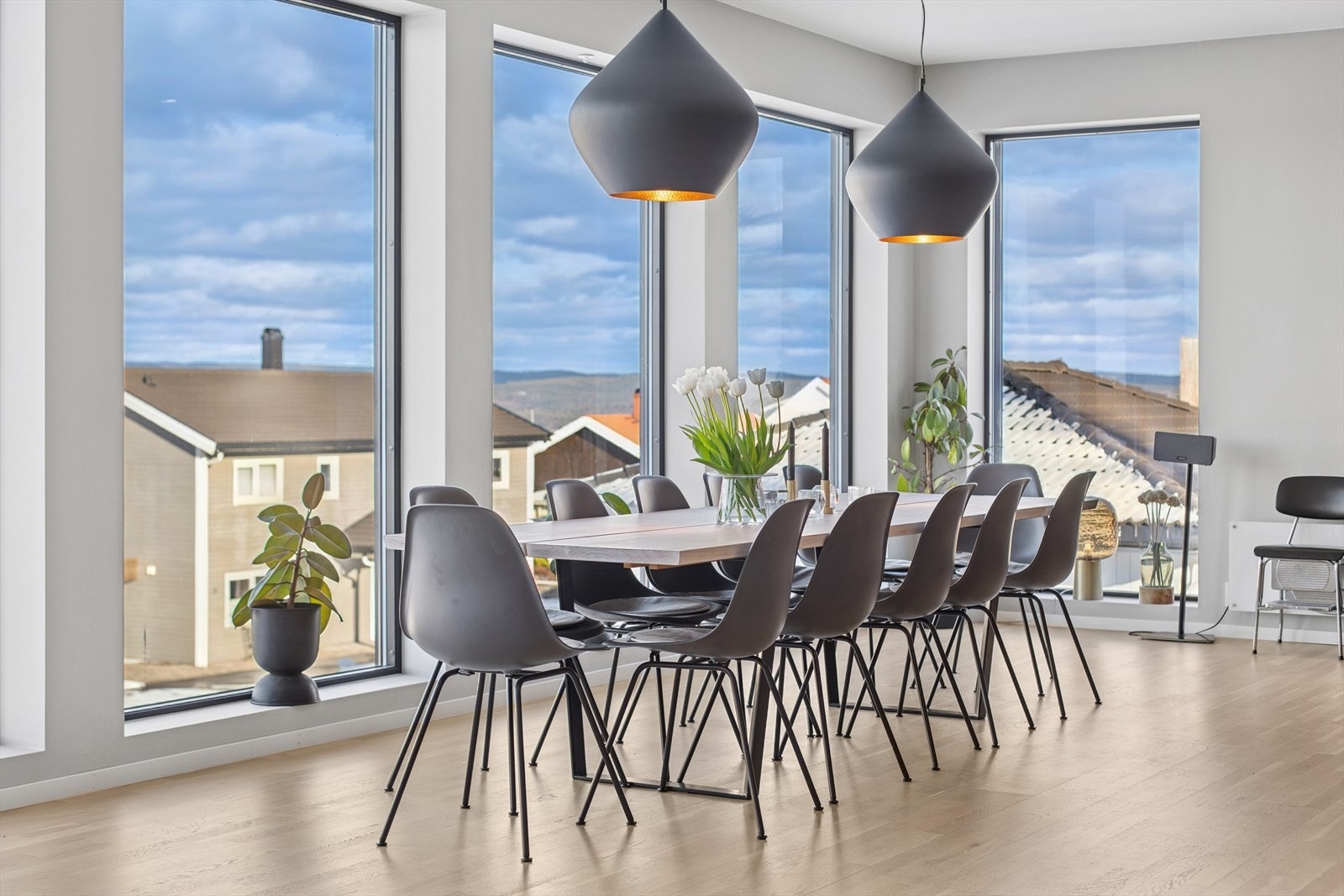 Huset er innredet i moderne og smakfull stil som bør falle i smak hos de fleste. Galleribilde