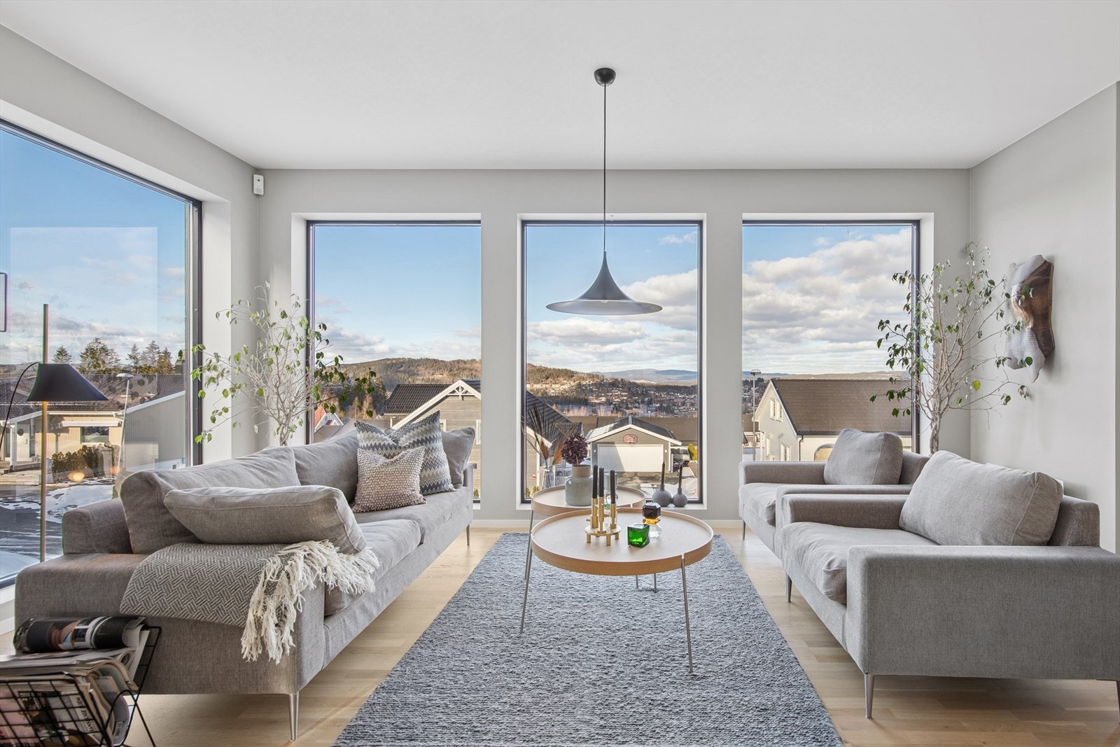 Her kan du sitte og nyte utsikten som forandrer seg i takt med årstidene. Galleribilde