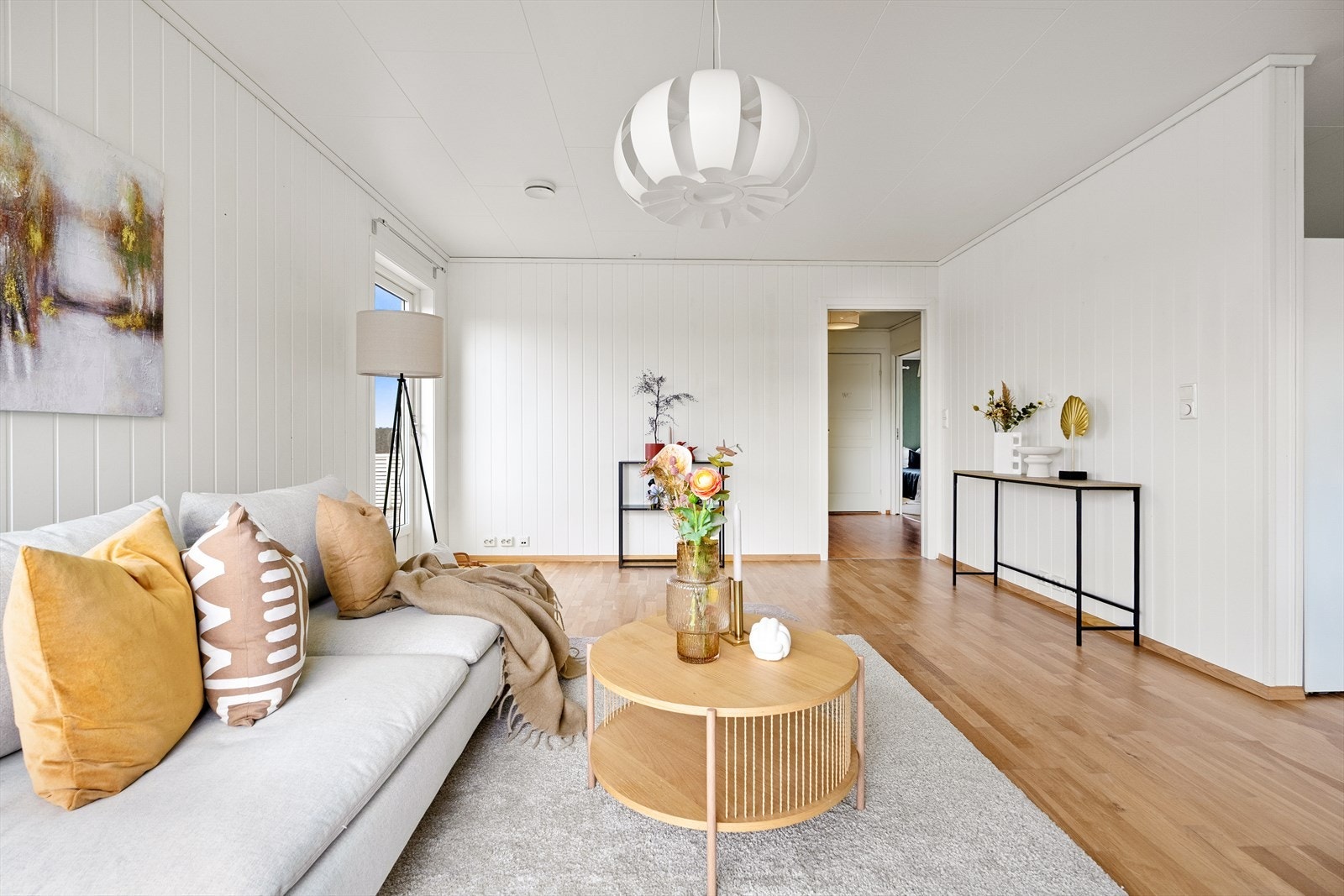 Fra stuen har du tilgang til stor takterrasse(til venstre i bildet). Takterrassen er over carport. Galleribilde