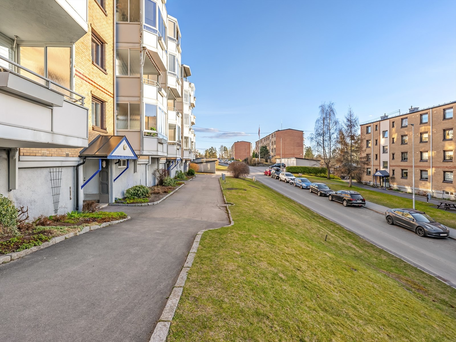 Her bor du fint til i et rolig område med store grøntområder og nærhet til marka. Galleribilde