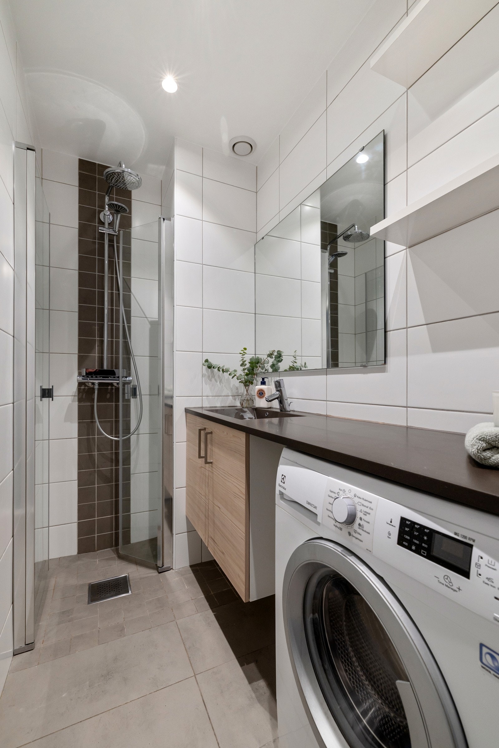 Badet ble pusset opp i 2016, og fremstår moderne og funksjonelt. Galleribilde