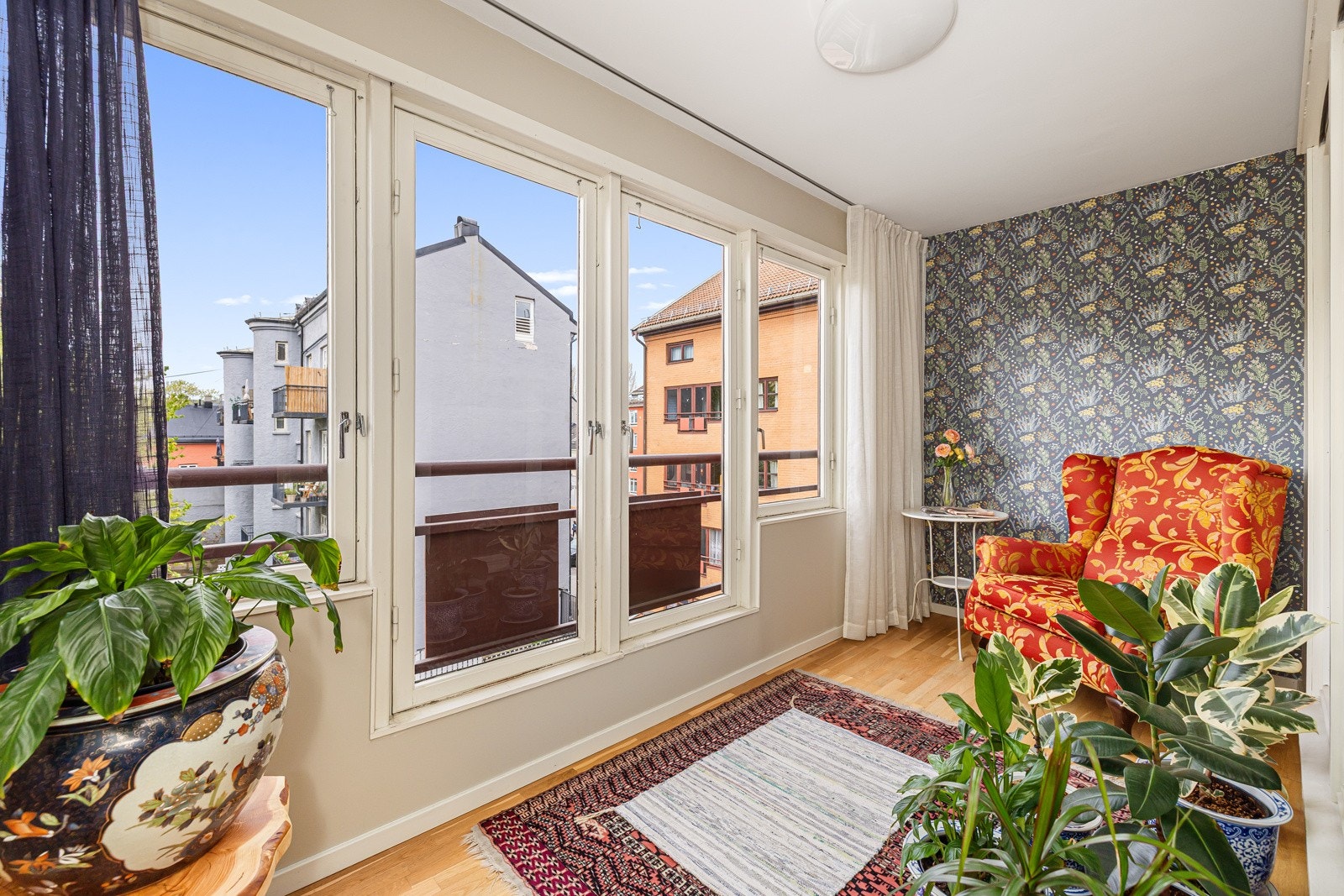 Innglasset balkong på 7 kvm. Galleribilde