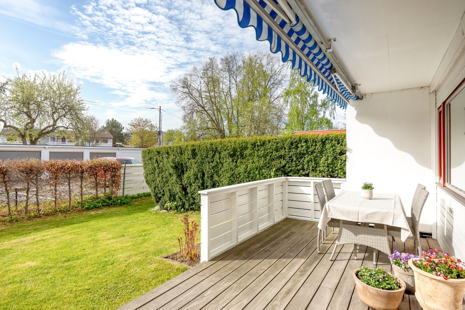 Innbydende 3-roms seniorbolig (55 år+) med god intern beliggenhet med trappefri adkomst. Galleribilde