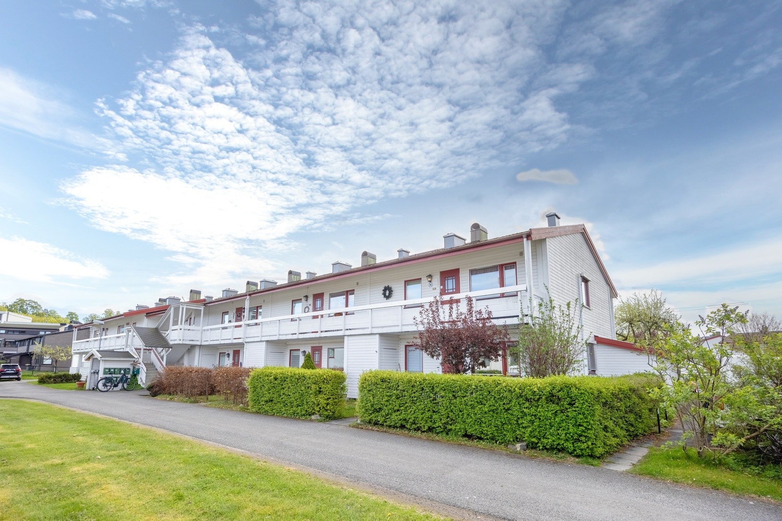 Veldrevet borettslaget består av 121 boligseksjoner, fordelt på 16 bygninger. Galleribilde