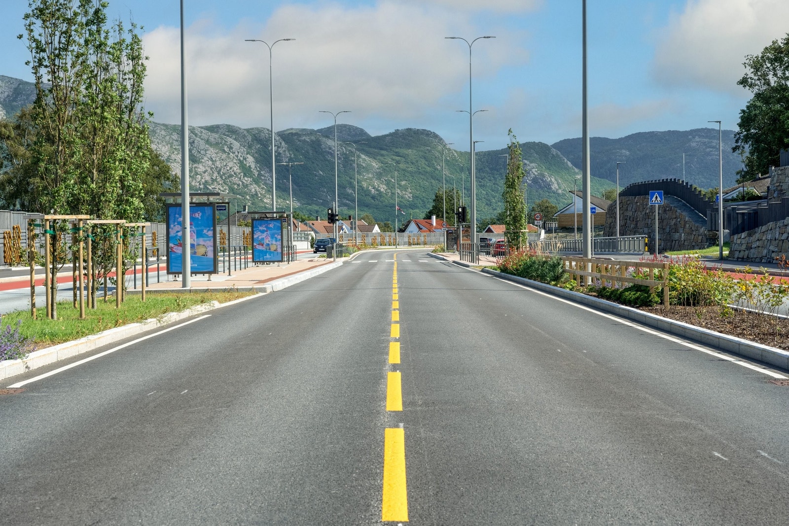 Ny bussvei(2,3 og 6) ca 3 minutt gangavstand. Hyppige avganger til bla. Stavanger, Sandnes, Forus, UIS og etterhvert nye SUS(2024) Galleribilde